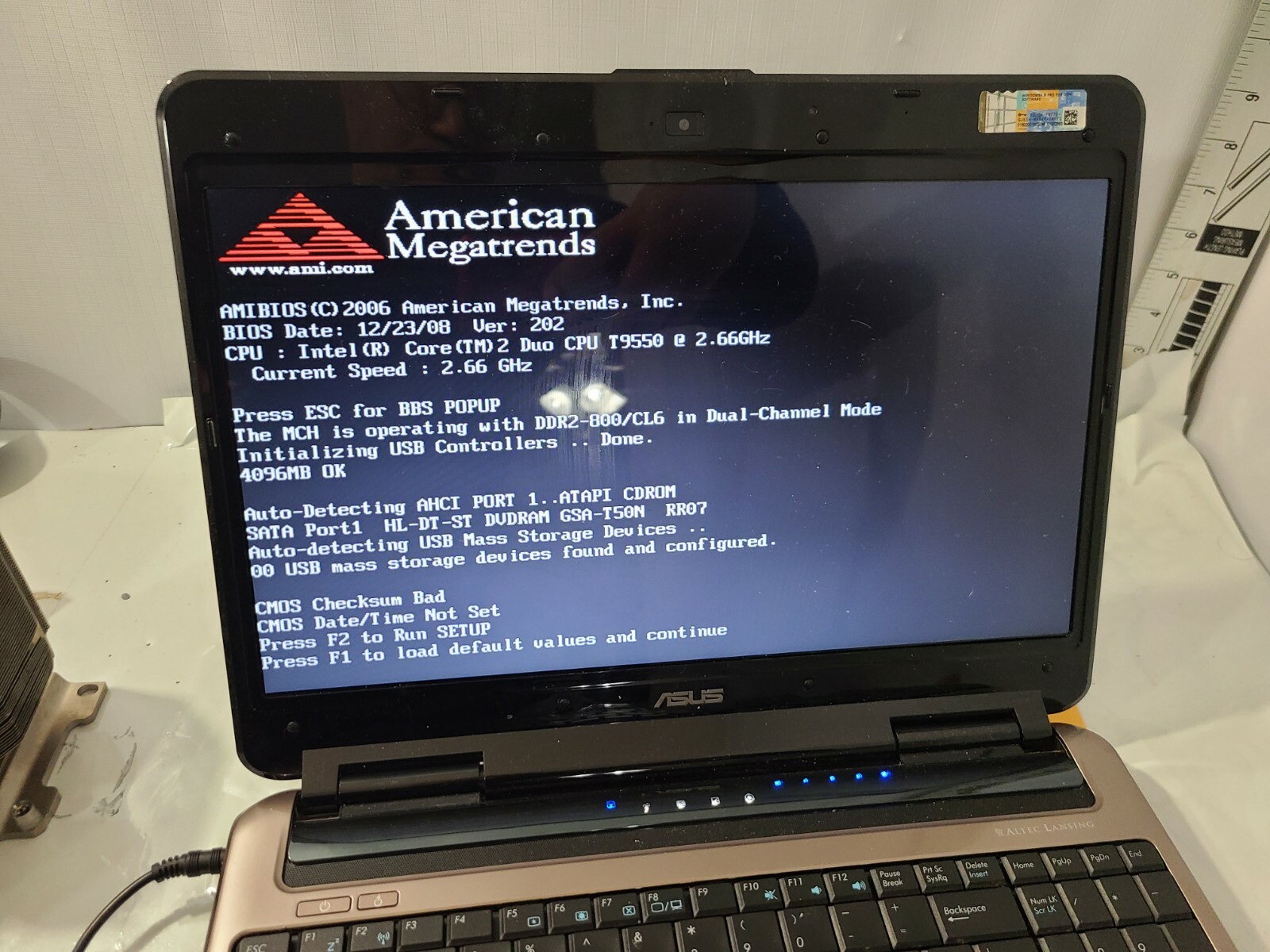 Asus N81V Series Intel Core 2 Duo T9550 2.6Ghz 4GB DDR3 No HDD 14″ Laptop