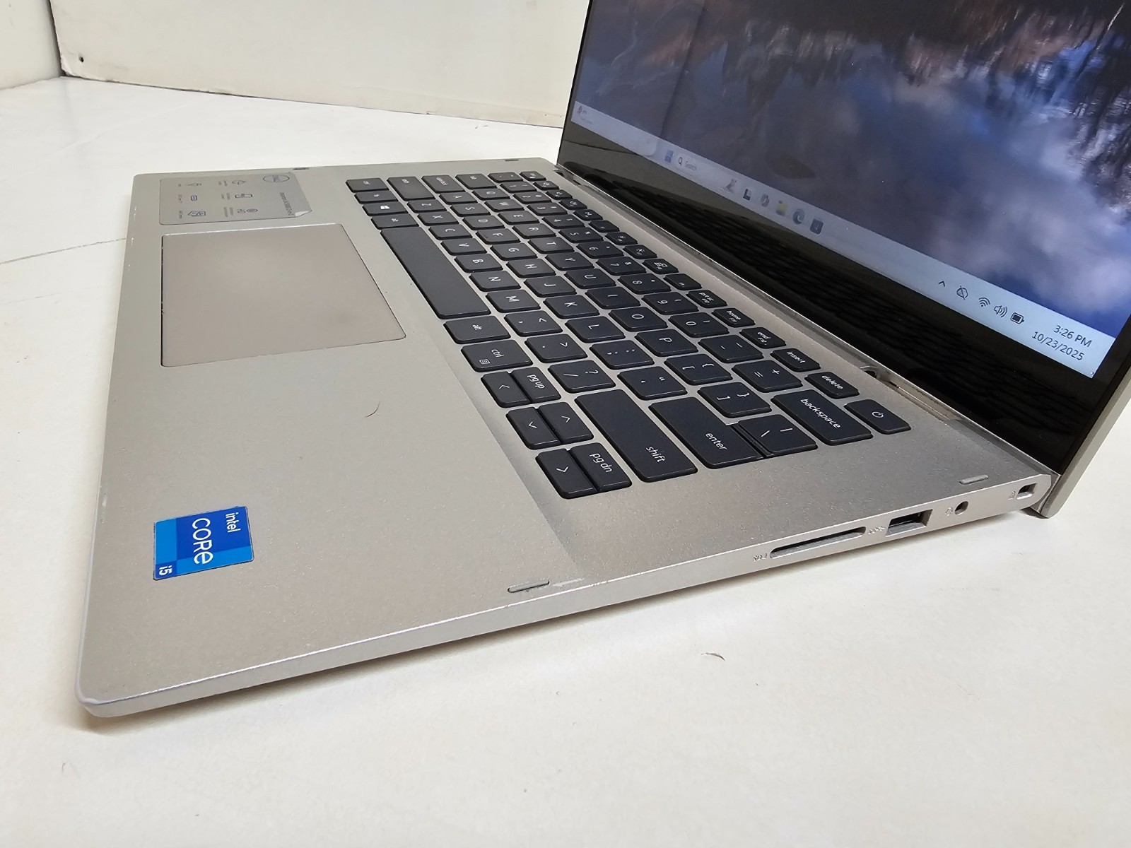 Dell Inspiron 5406 2-in-1 Laptop – 2.4 GHz i5-1135G7 16GB 512GB 14″ Touchscreen
