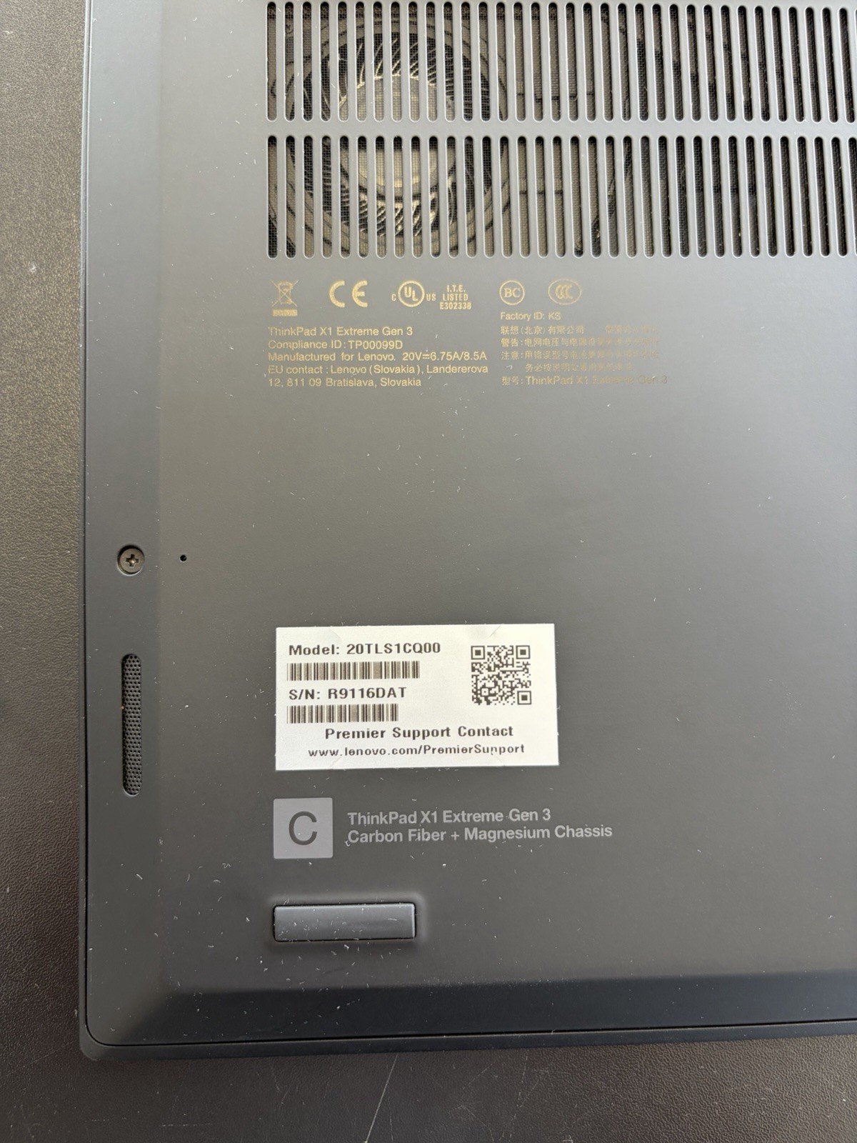 Lenovo ThinkPad X1 Extreme Gen 3 (i7-10850H+Nvidia GTX 1650Ti) Read Description