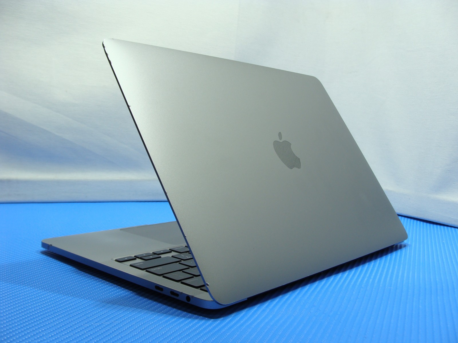 Apple MacBook Pro 13″ (2020) A2251/BTO i7-1068NG7 2.3GHz 16GB 512GB OS Sequoia