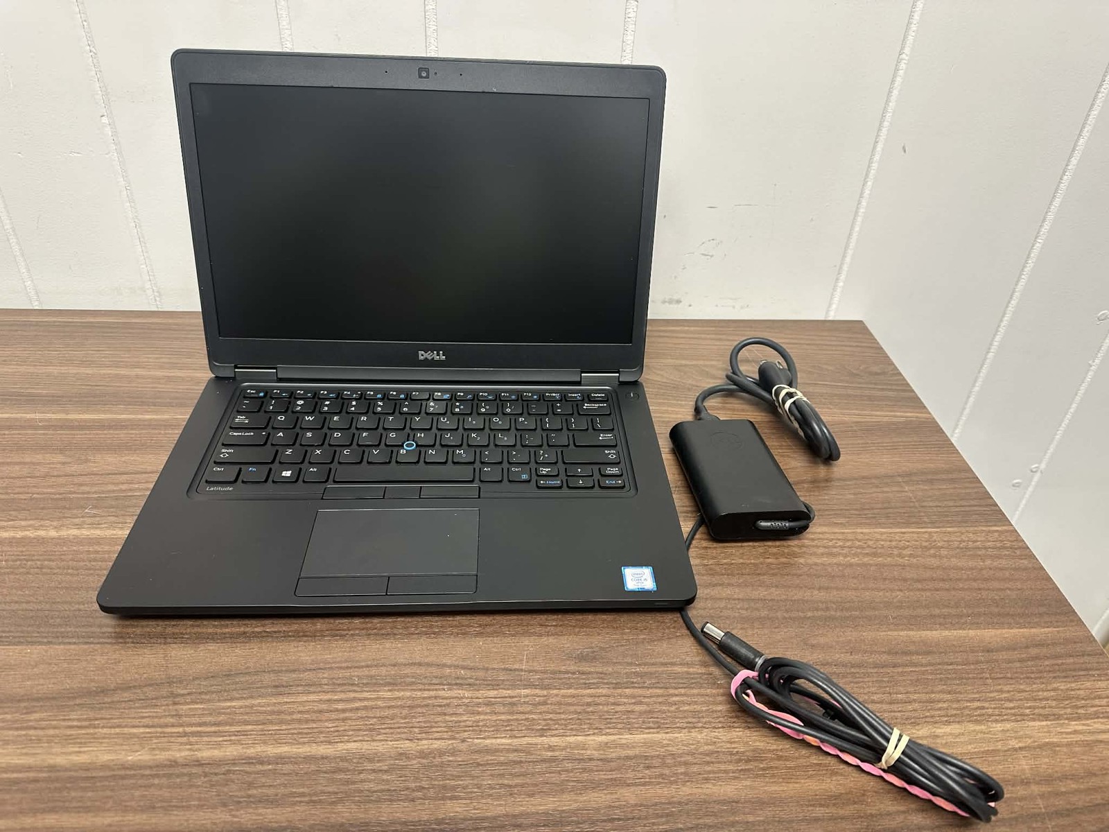 Dell Latitude 5480 14 Inch 1366×768 i5-7300U 2.6 GHz 16 GB RAM HD Graphics