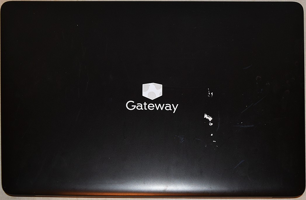 -GATEWAY- ULTRA SLIM NOTEBOOK Laptop Computer- INTEL CELERON/Windows 10/64gb/Box