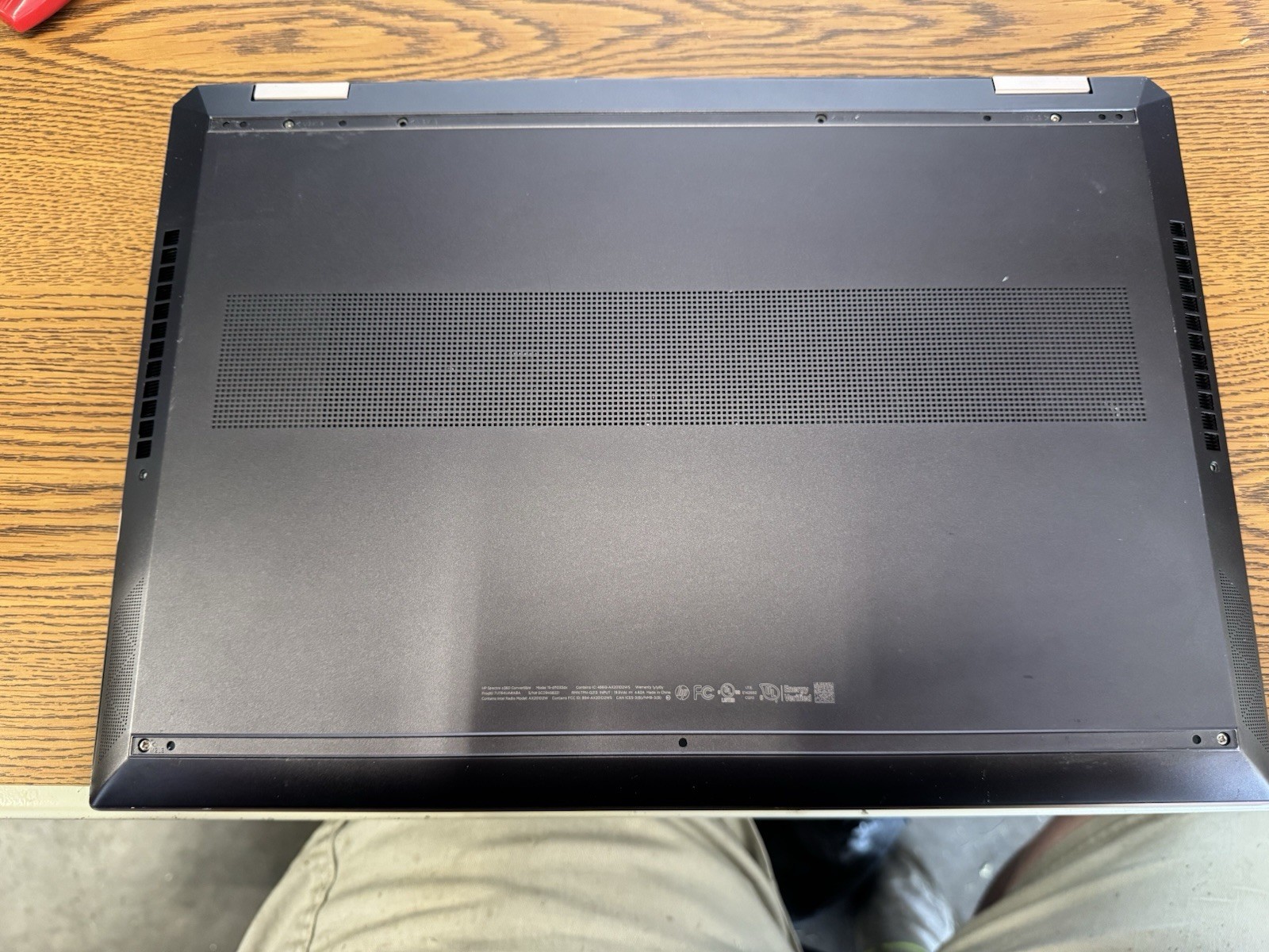 HP Spectre x360 15-df1xxx 15.6″ i7-10510U 16GB 477GB SSD MX250 W11 Black