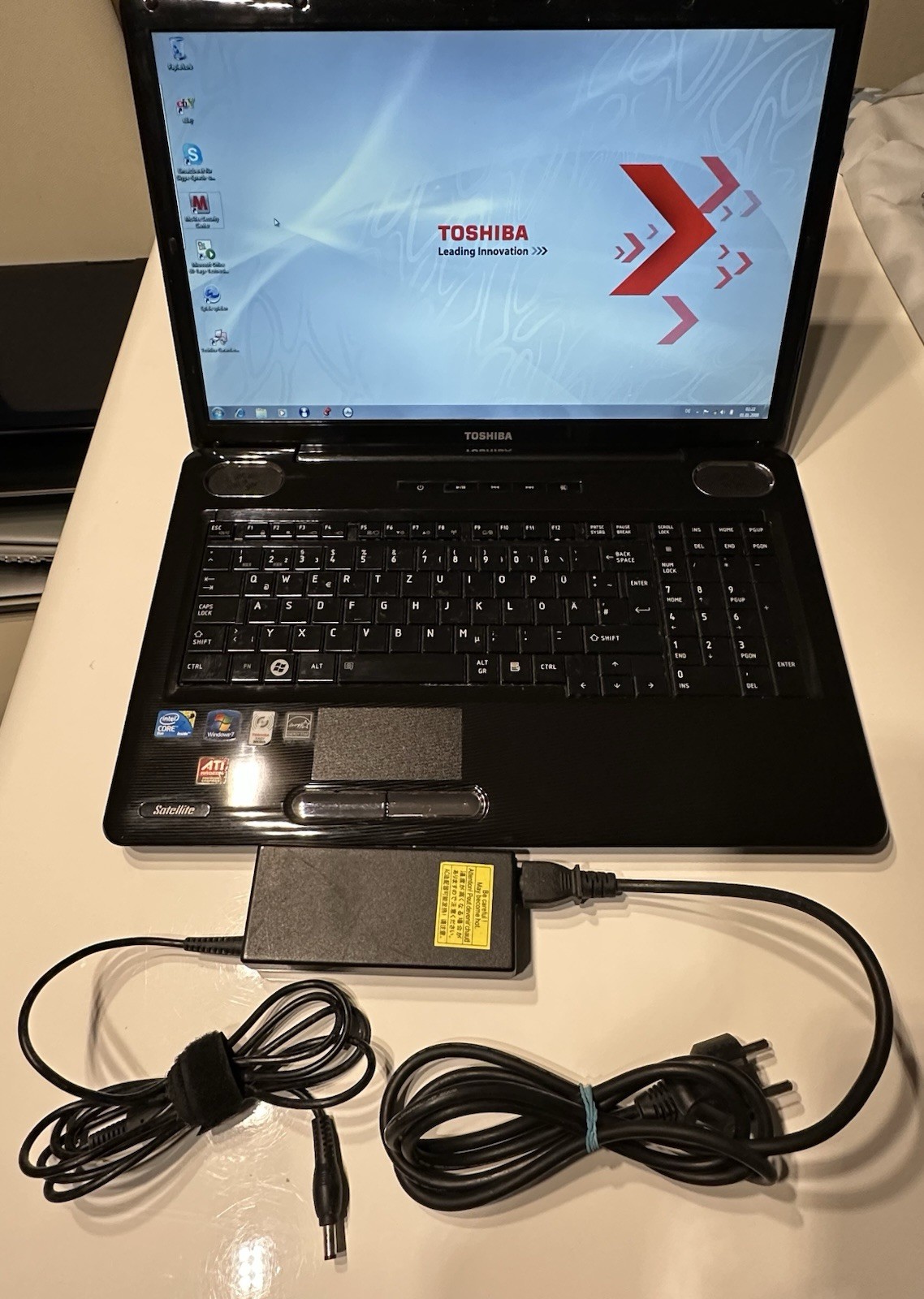 Toshiba Satellite L555-10M 15.6″ Core 2 Duo 4GB 500GB HDD Win7 HP Power Supply