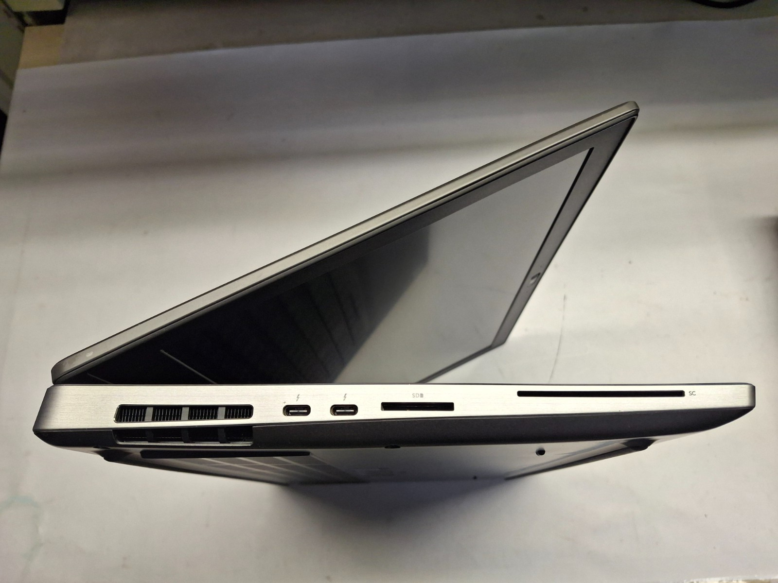Dell Precision 7540 15.6″ Laptop Core i7-9750H 32GB RAM 512GB SSD Webcam T2000