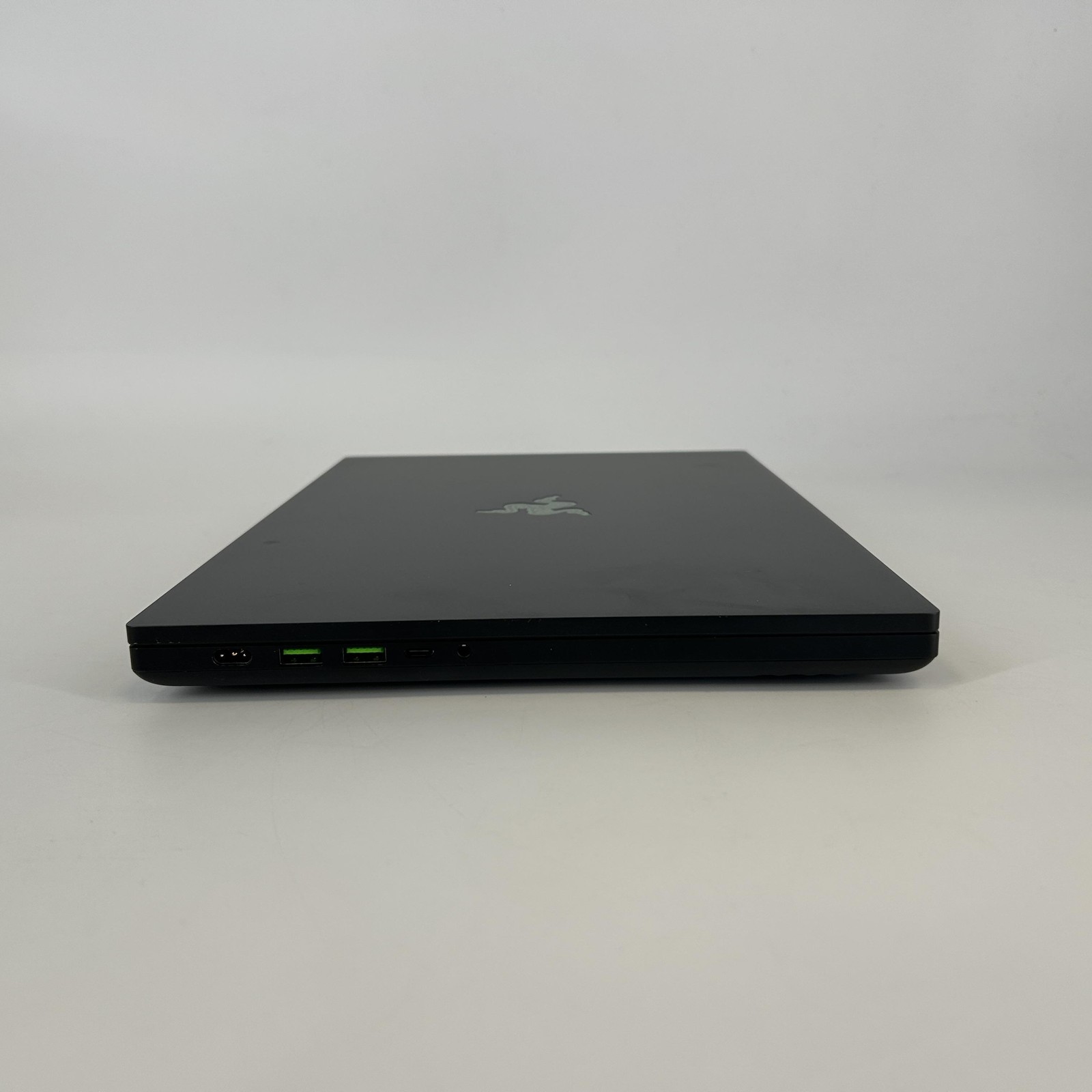 Razer Blade 16 240Hz QHD+ 2024 2.2 GHz i9-14900HX 32GB 1TB RTX 4080 Excellent