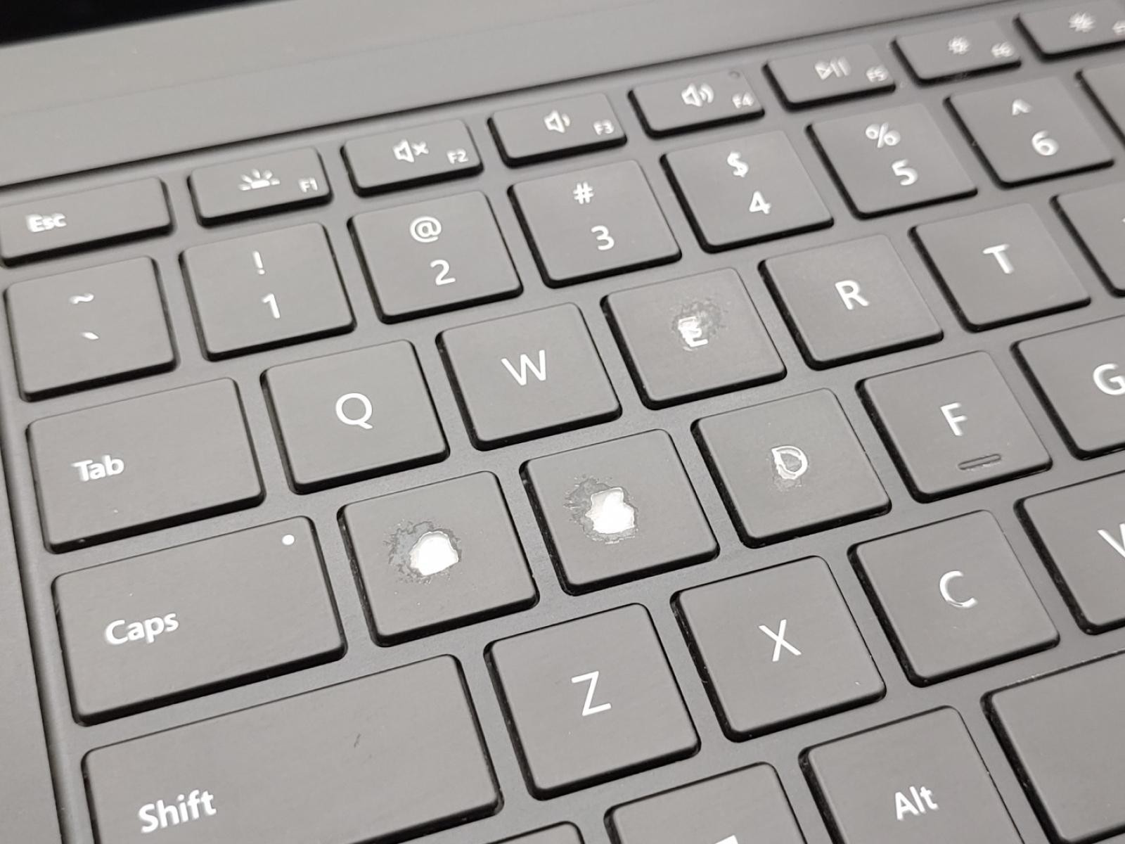Microsoft Surface Laptop 4 15″ i7-1185G7 8GB 512GB Win11Pro *NO A/C* *WORN KEYS*