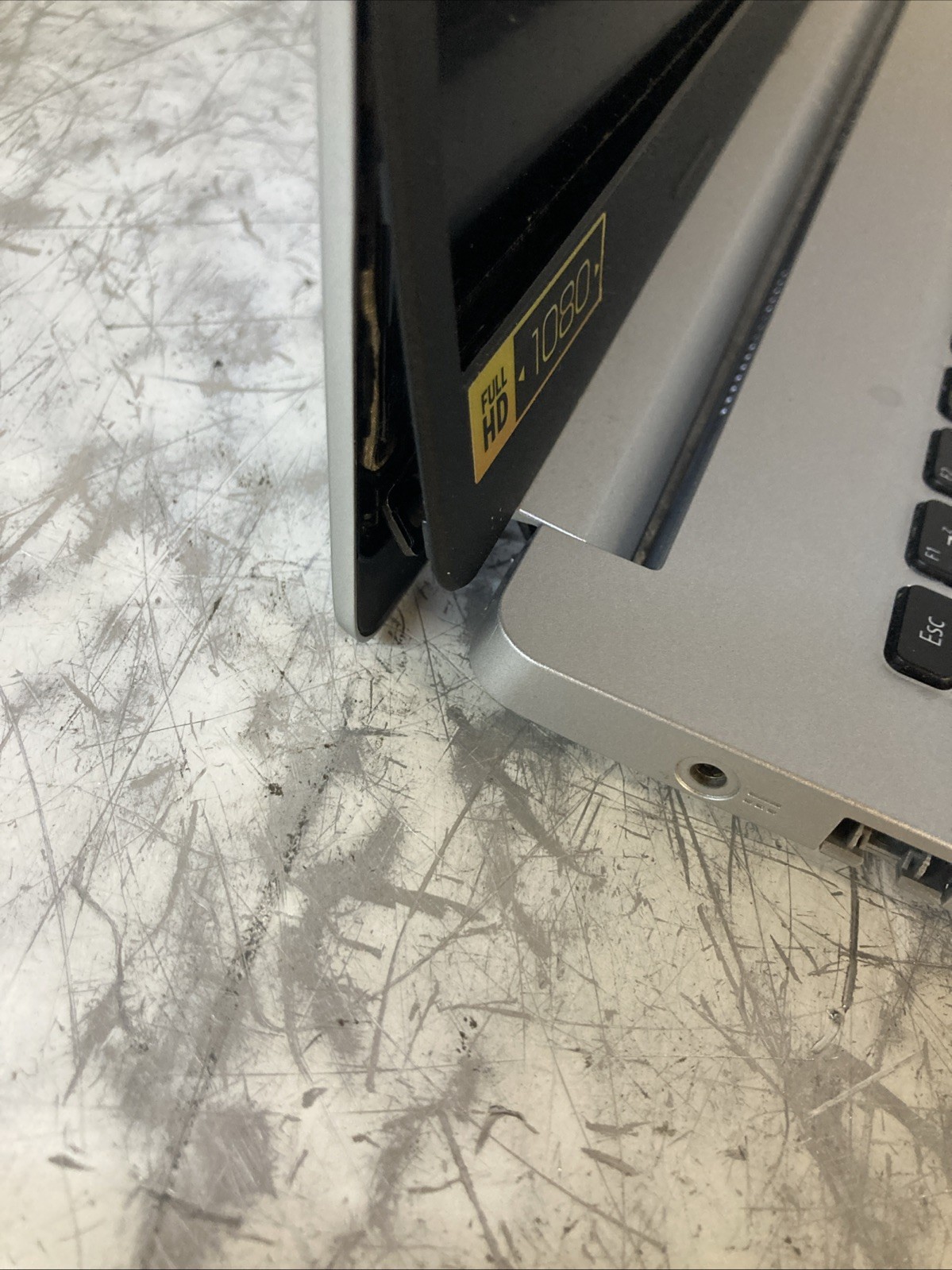 Acer Aspire 5 i5-8265U 1.60GHz no RAM no HDD Boot to BIOS