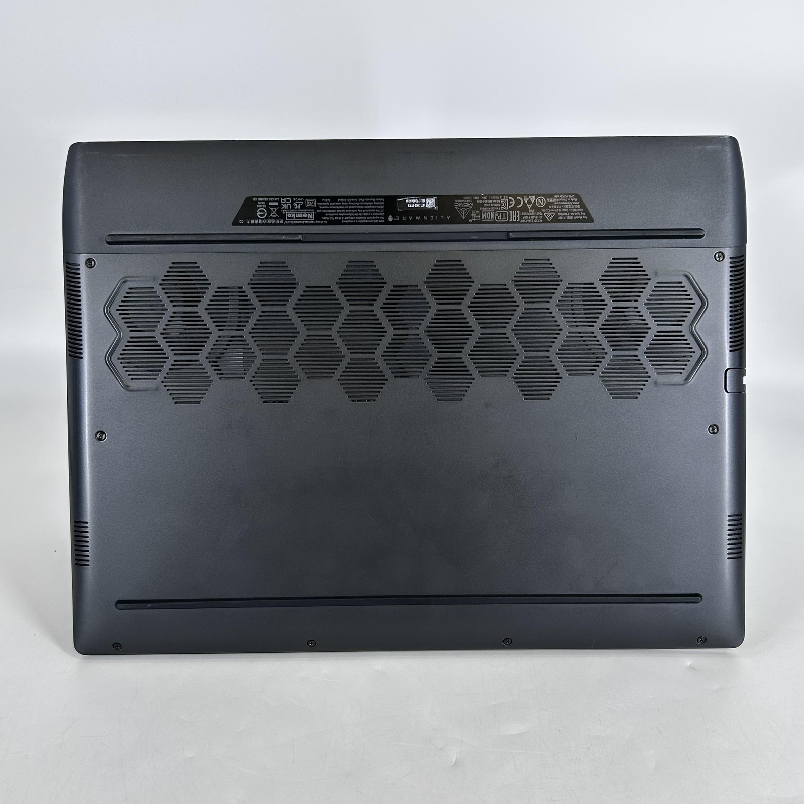 Dell Alienware m15 R5 165Hz FHD 3.2 GHz Ryzen 7 5800H 32GB 1TB SSD RTX 3060 Good