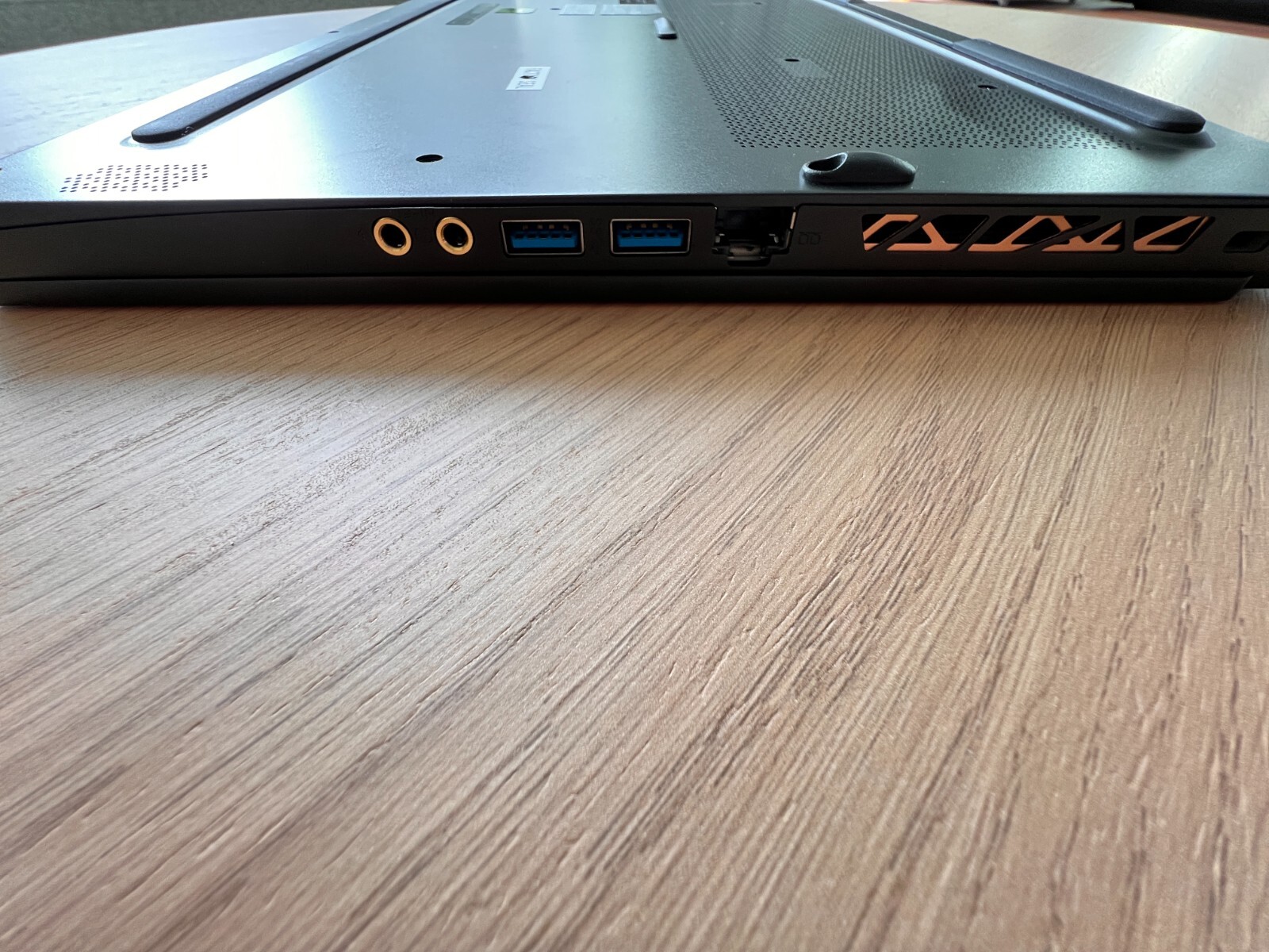 MSI GS65 Stealth Thin 8RF | 15.6″ 144Hz 7ms | i7-8750H | 16GB Memory | GTX 1070