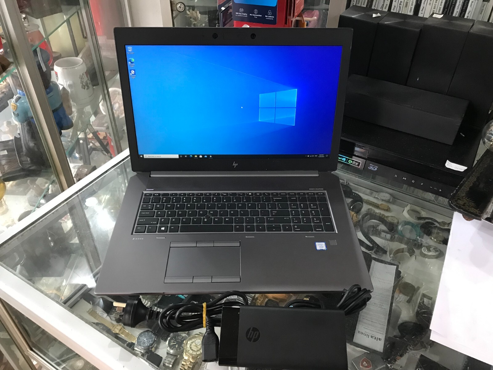 HP ZBOOK 17 G5 LAPTOP WINDOWS 10 PRO 512GB SSD 32GB RAM INTEL XEON E-2176M