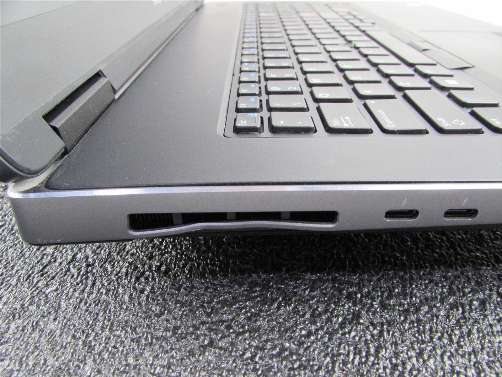 DELL PRECISION 7730 CORE I7-8750H NO SSD 128GB RAM NVIDIA QUADRO P3200 NO O.S