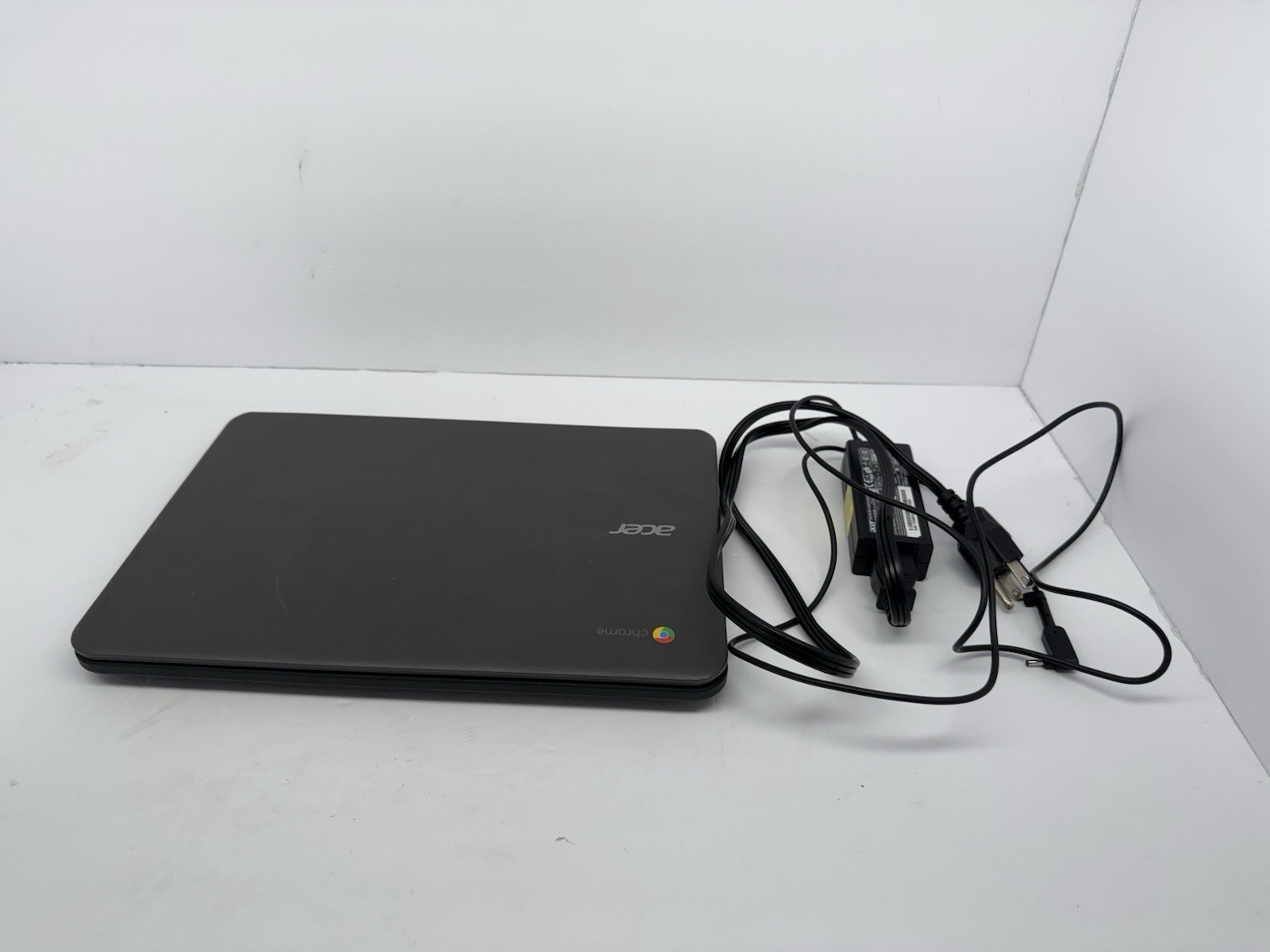 Acer C731 Series N16Q13 Chromebook – Tested – Comes with charger – works well
