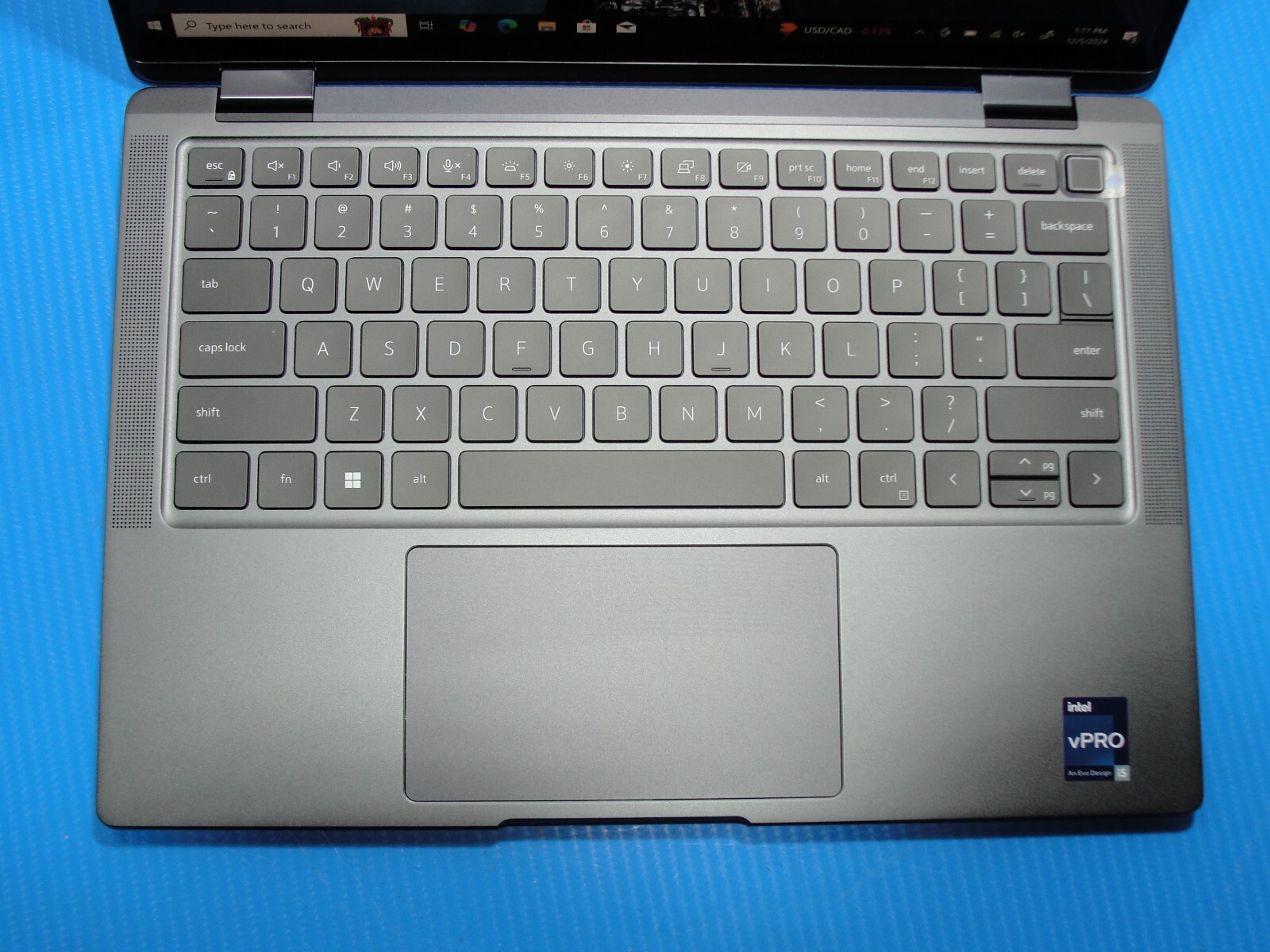 Dell Latitude 9330 2n1 13.3” WQXGA Intel Core i5-1240U 1.1GHz 16GB 256GB SSD