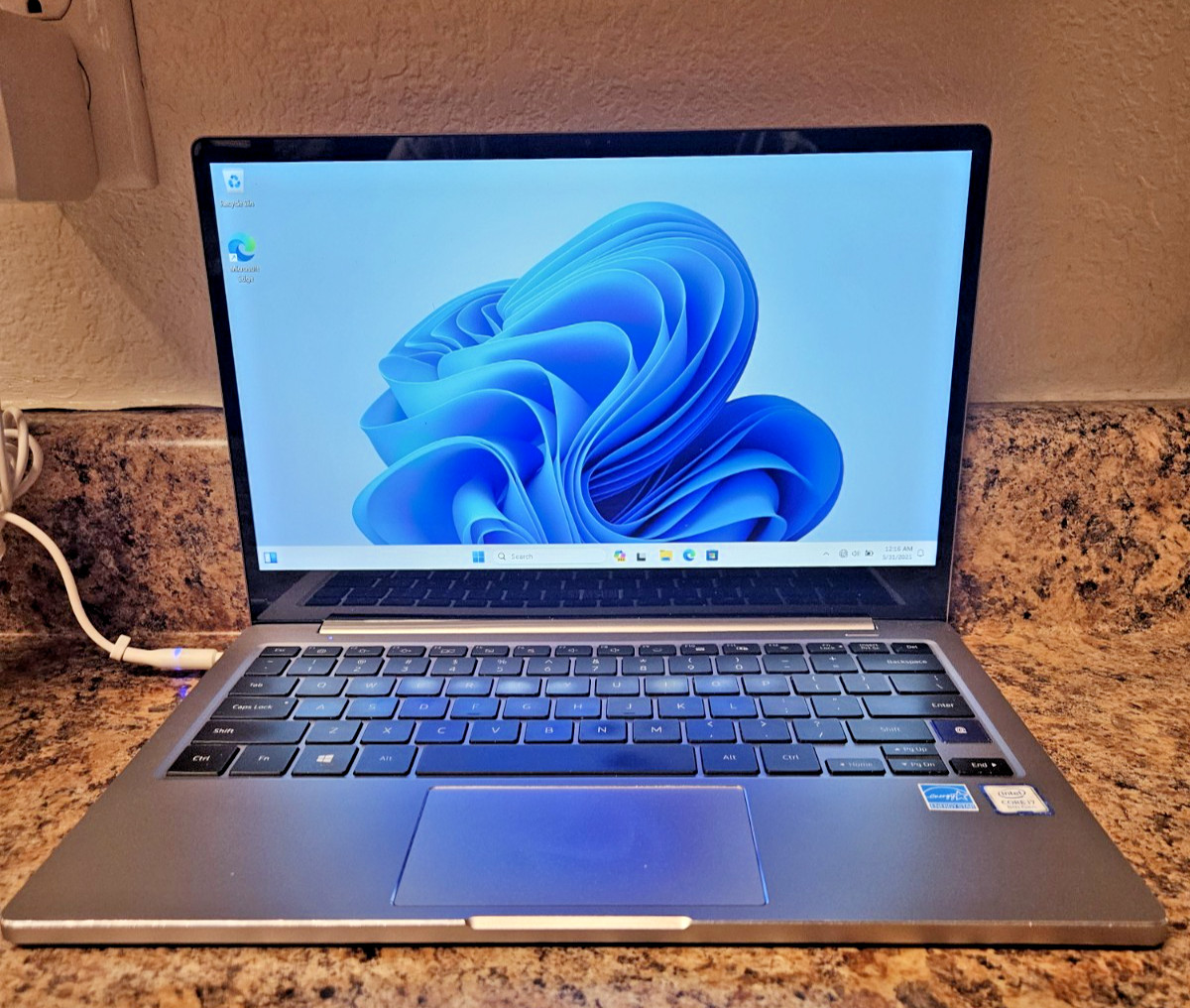 Samsung Notebook 7 w/ charger 13.3” 16GB RAM 512GB SSD NP730XBE *See Description
