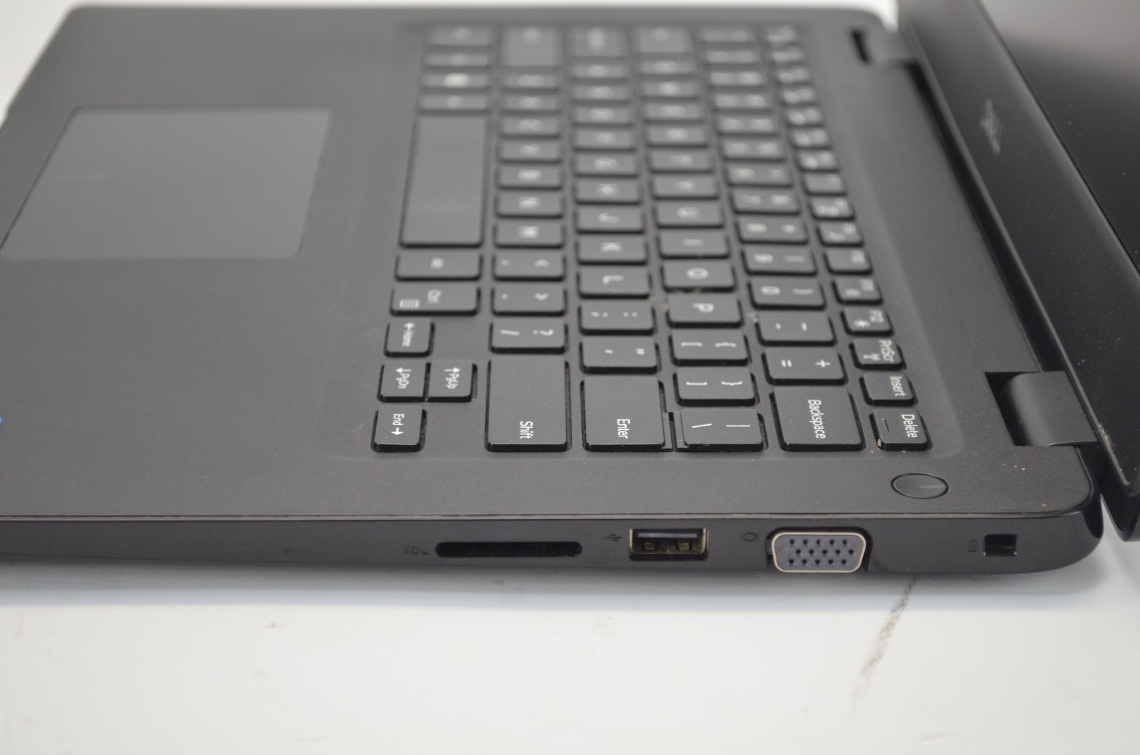 Dell Latitude 3400 14″ i5-8265U 1.6GHz 8GB RAM 256 M.2 Good Batt Win11 GRADE B