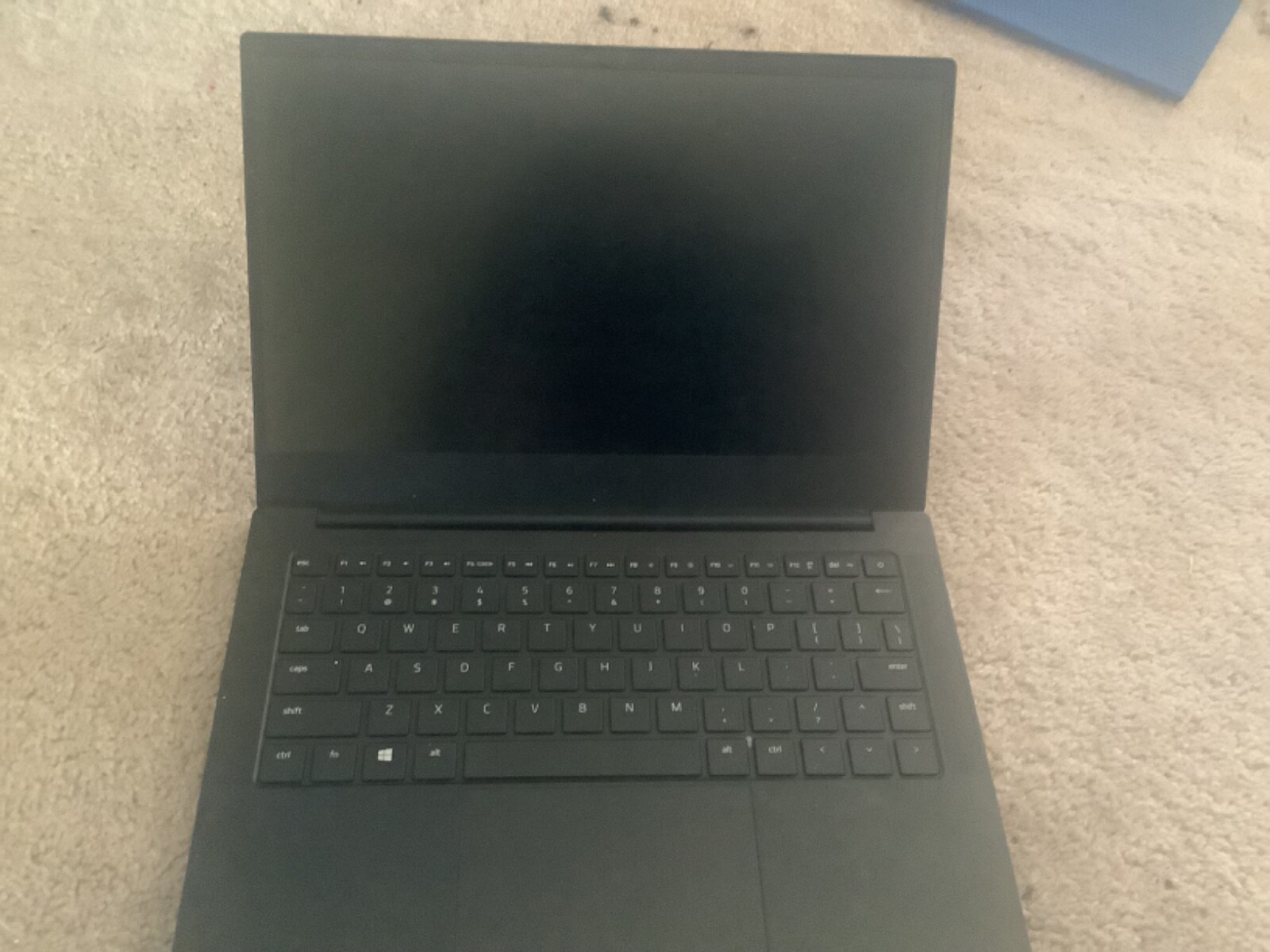 Razer Blade Stealth 13 RZ09-02812E71 i7-8565U 1.8GHz 16GB 256GB SSD NVIDIA MX150