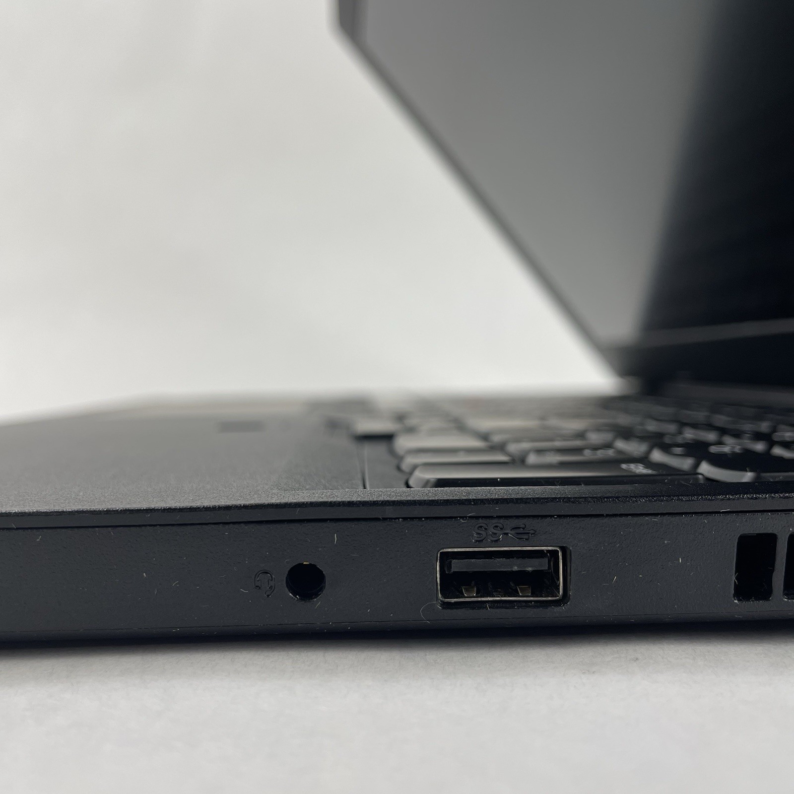 Lenovo ThinkPad L580 15.6″ i5-8250U 1.60 GHz 8 GB RAM No SSD/OS/AC – Missing Key