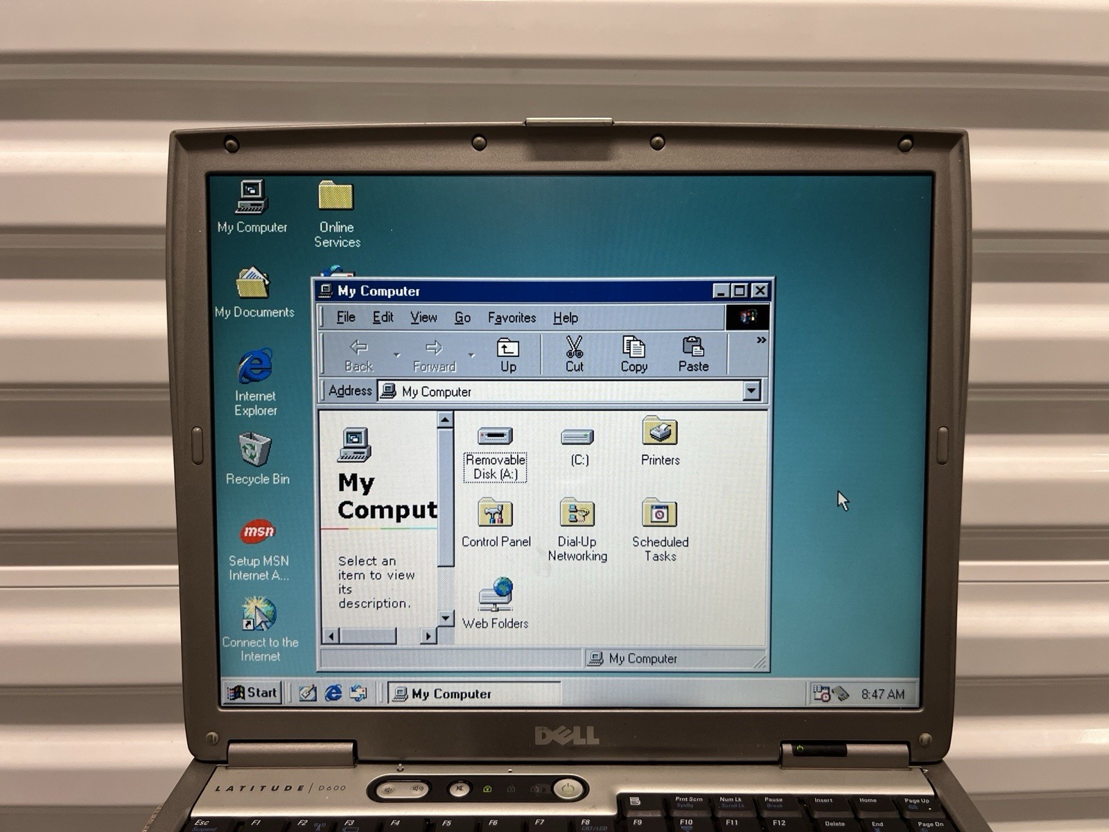 Dell Latitude D600 Windows 98 SE Laptop – Centrino , 512MB RAM, ATI GPU AS IS