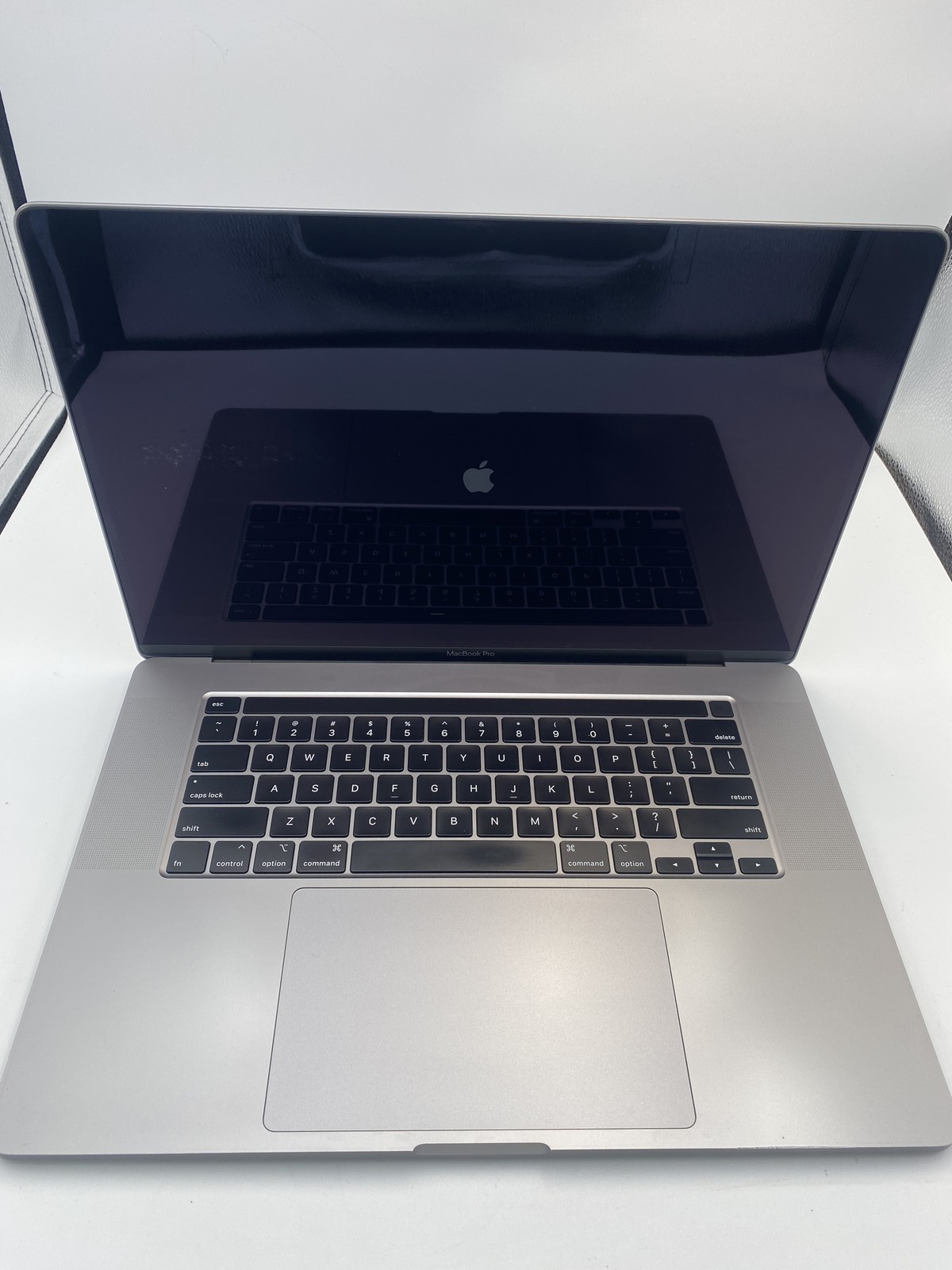 Apple A2141 (2019) i7 16GB RAM 512GB SSD