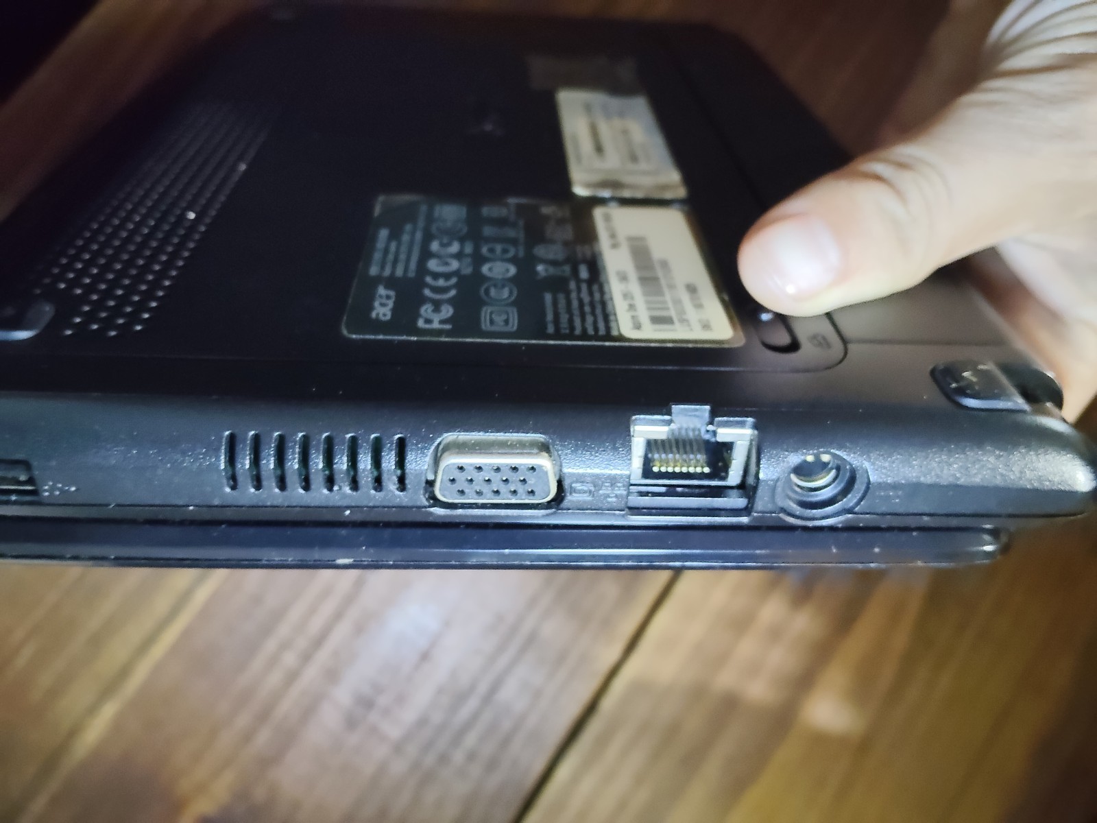 Acer Aspire One Laptop Computer Model ZE6 Windows 7 For * Repair Or For Parts .