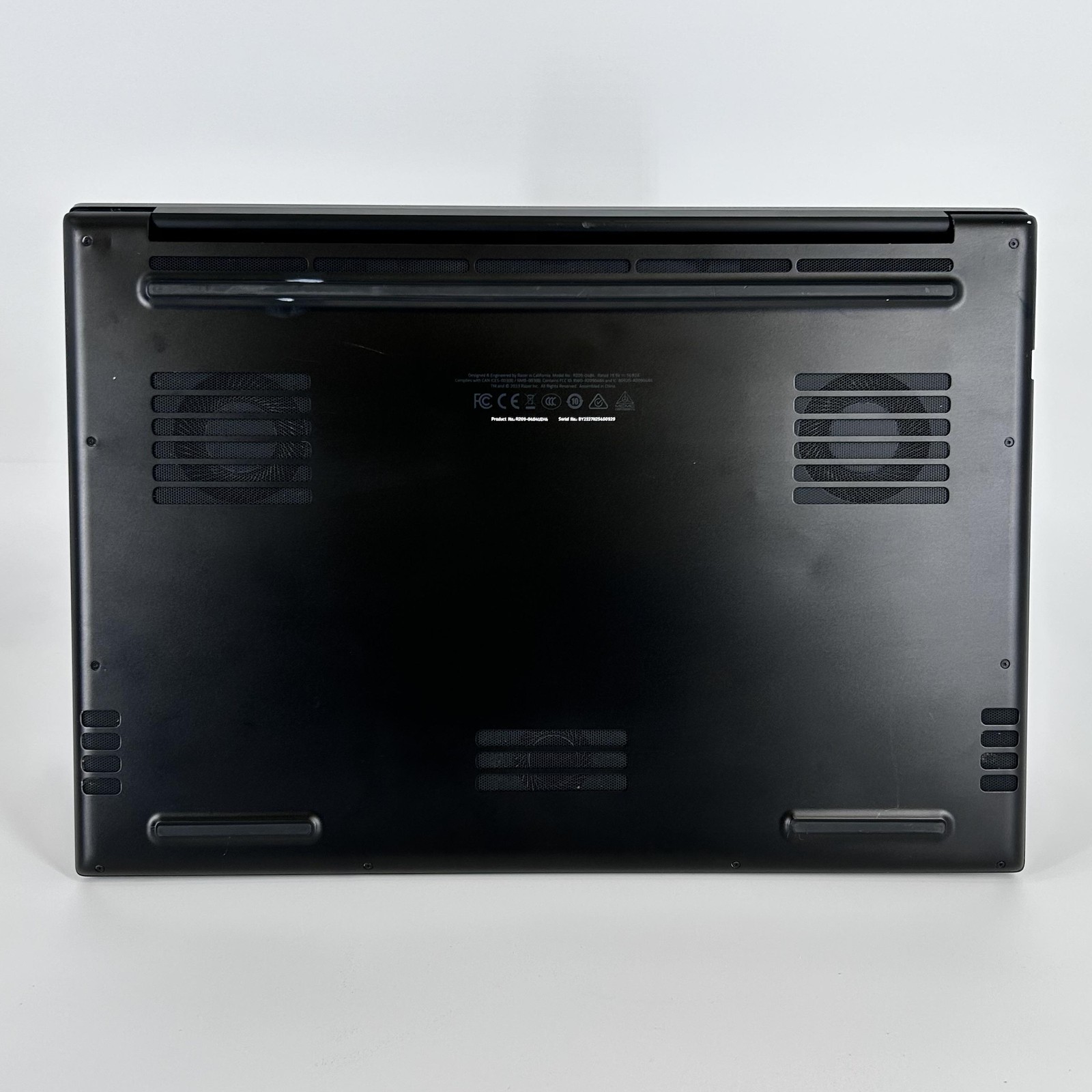 Razer Blade 18 240Hz QHD+ 2.2 GHz i9-13950HX 32GB 1TB/1TB NVIDIA RTX 4090 Good