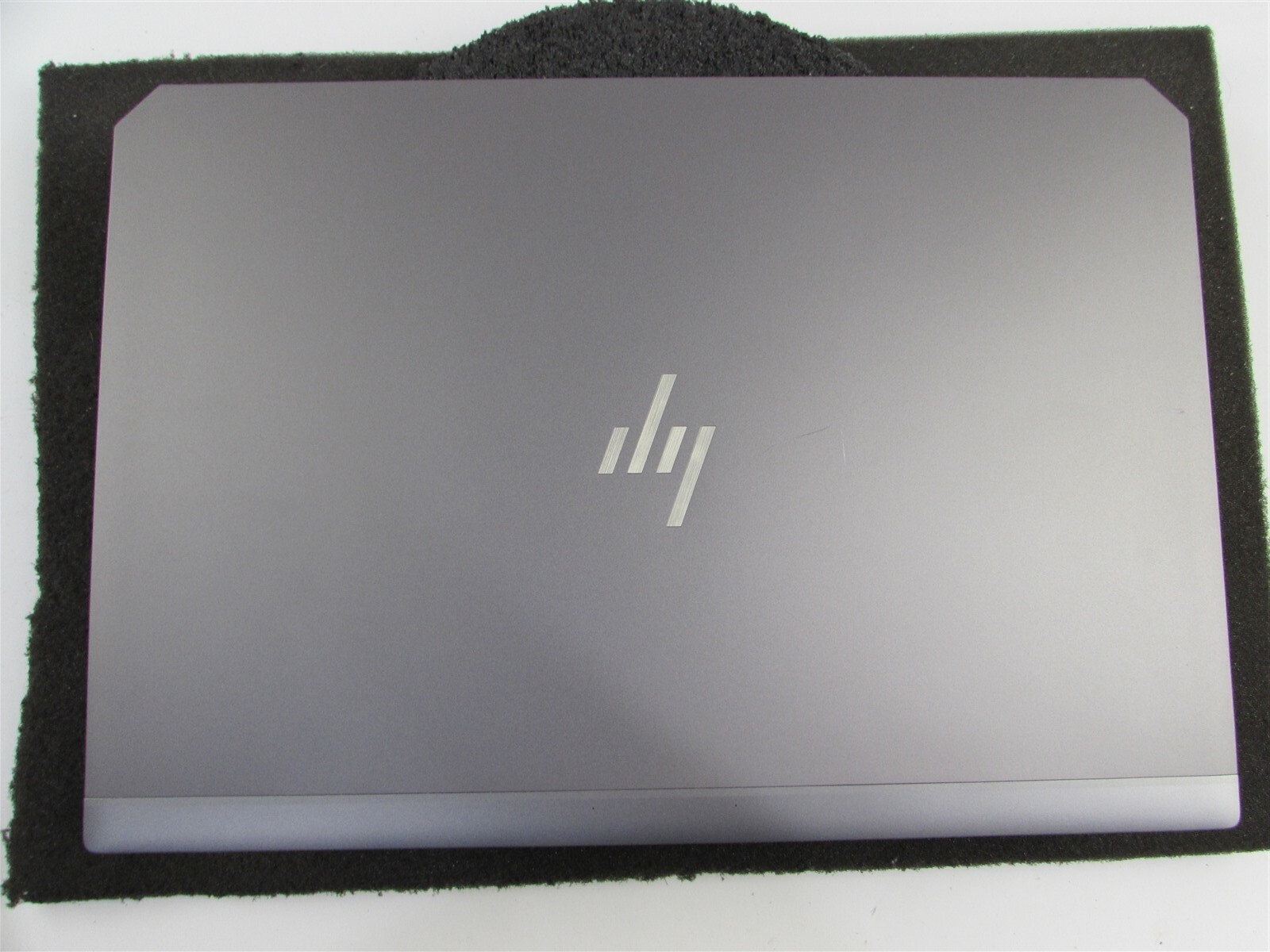 HP ZBOOK 17 (G6) 17.3″ FHD CORE I7-9850H 512GB SSD 32GB RAM RTX 4000 NO O.S