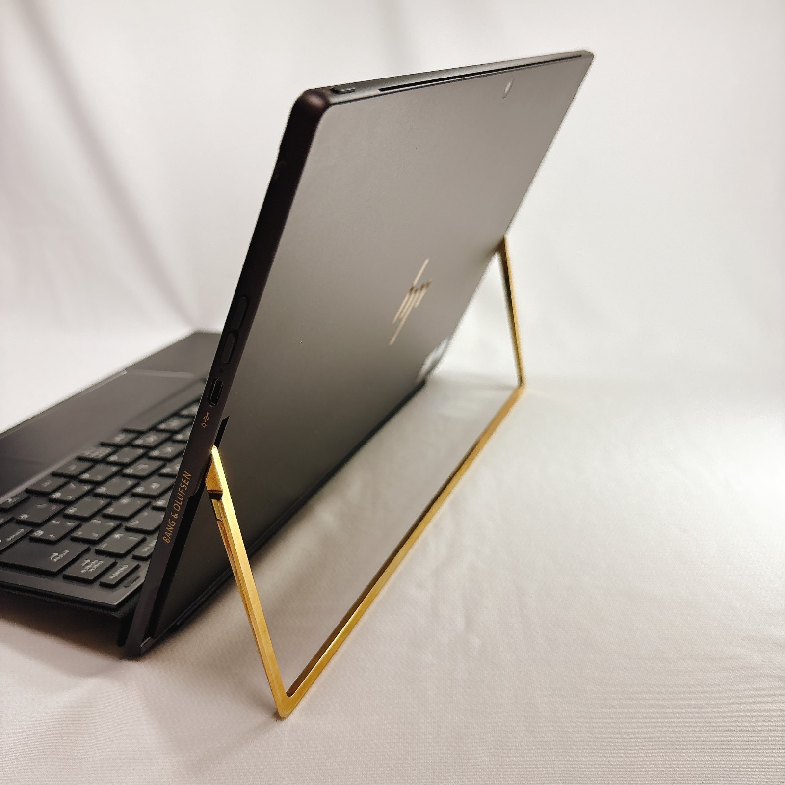 hp spectre x2 detachable 2in1 OLED 12.3in Core i7-7560 16GB RAM 1TB SSD #817