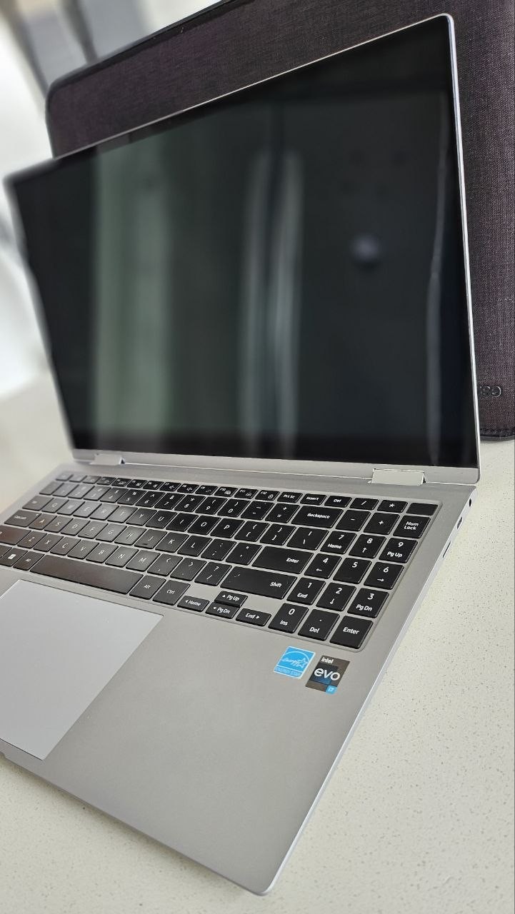 Samsung Galaxy Book2 Pro 360 15.6″, Intel Evo i7, convertible Laptop +S Pen Case
