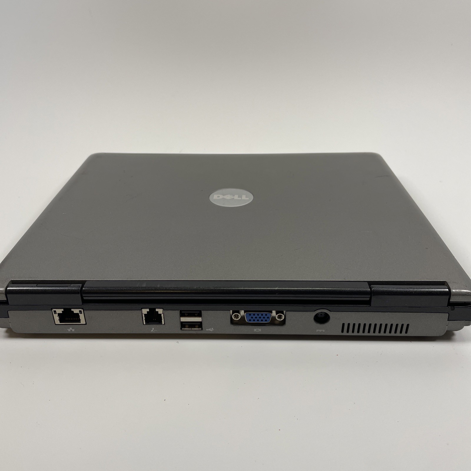 DELL LATITUDE D410 – No Hard Drive – INTEL CENTRINO – 2 GB RAM *READ DESCRIPTION