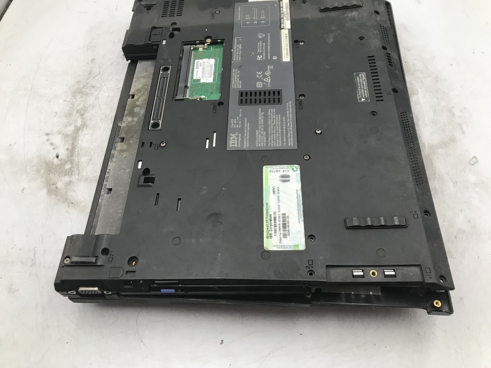 IBM THINKPAD T42 – FOR PARTS/REPAIR – INTEL CENTRINO – NO RAM – READ DESC – BB
