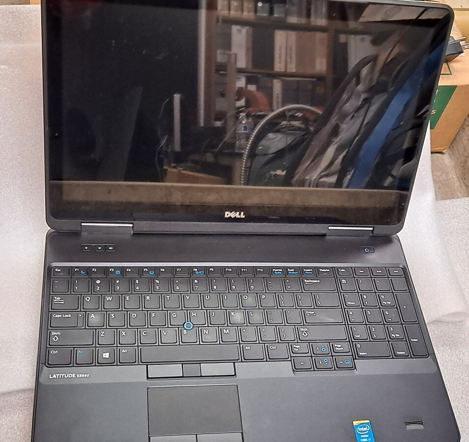 Dell Latitude E5540 15.6″ Laptop i7-4600U 2.10GHz 8GB RAM 256gb SSD PARTS ONLY