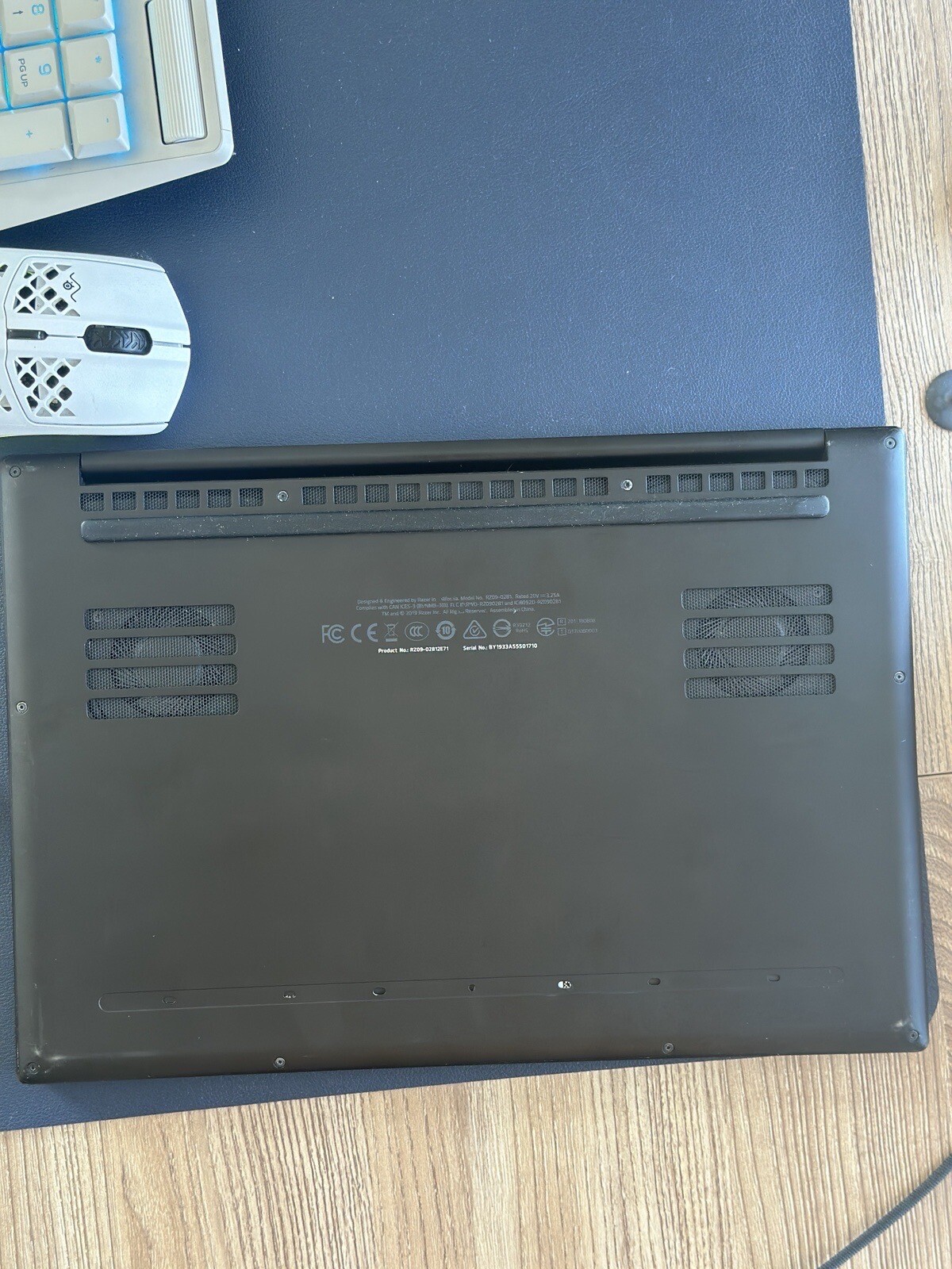 Razer Blade Stealth 13 RZ09-02812E71 i7-8565U 1.8GHz 16GB 256GB SSD NVIDIA MX150