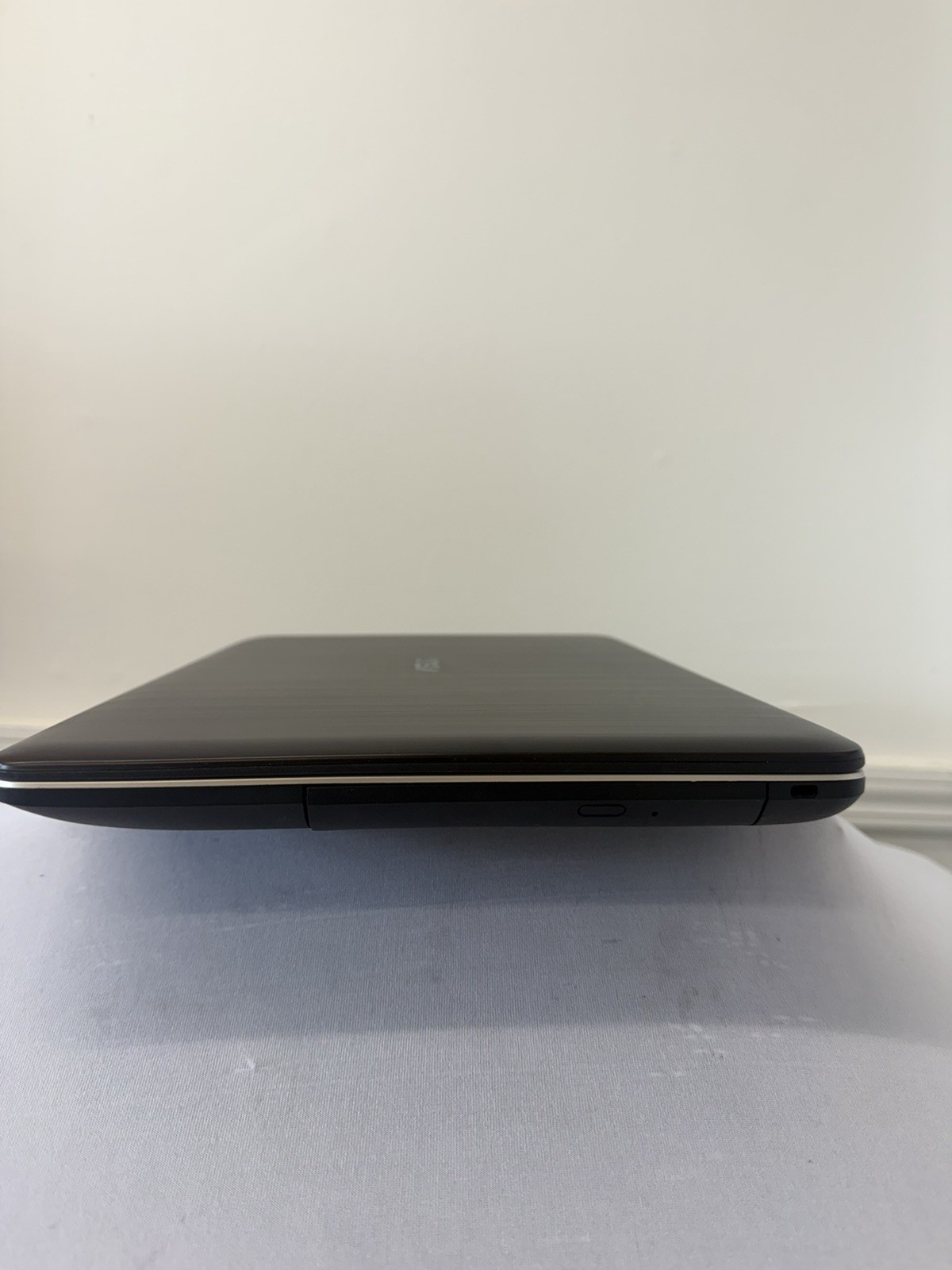 Asus X541N Laptop – Screen Has Lines – Intel Pentium N4200 – Read Des