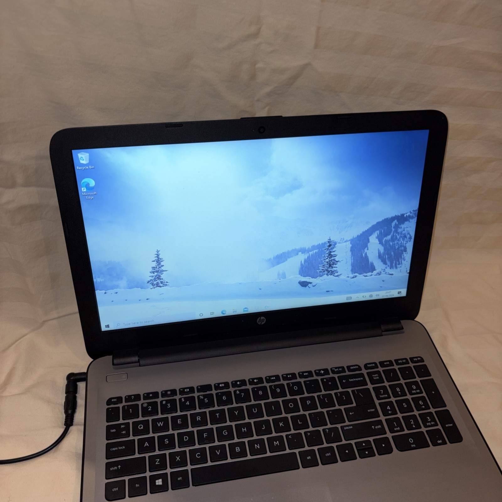 HP 15-ba113cl 15.6″ AMD A10-9600P@2.4GHz 12GB 1TB HDD Windows 10 Home Laptop
