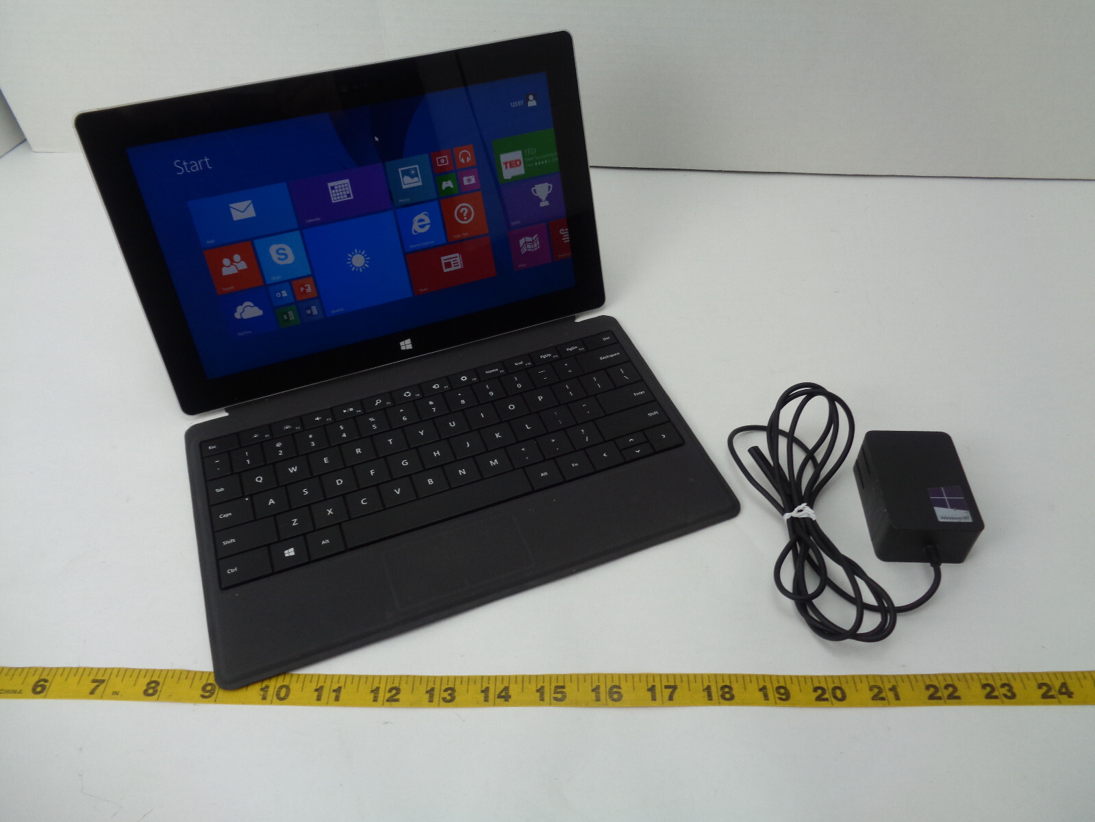 Microsoft Surface RT Tablet with Keyboard & Charger 64GB 2 GB RAM Touchscreen B