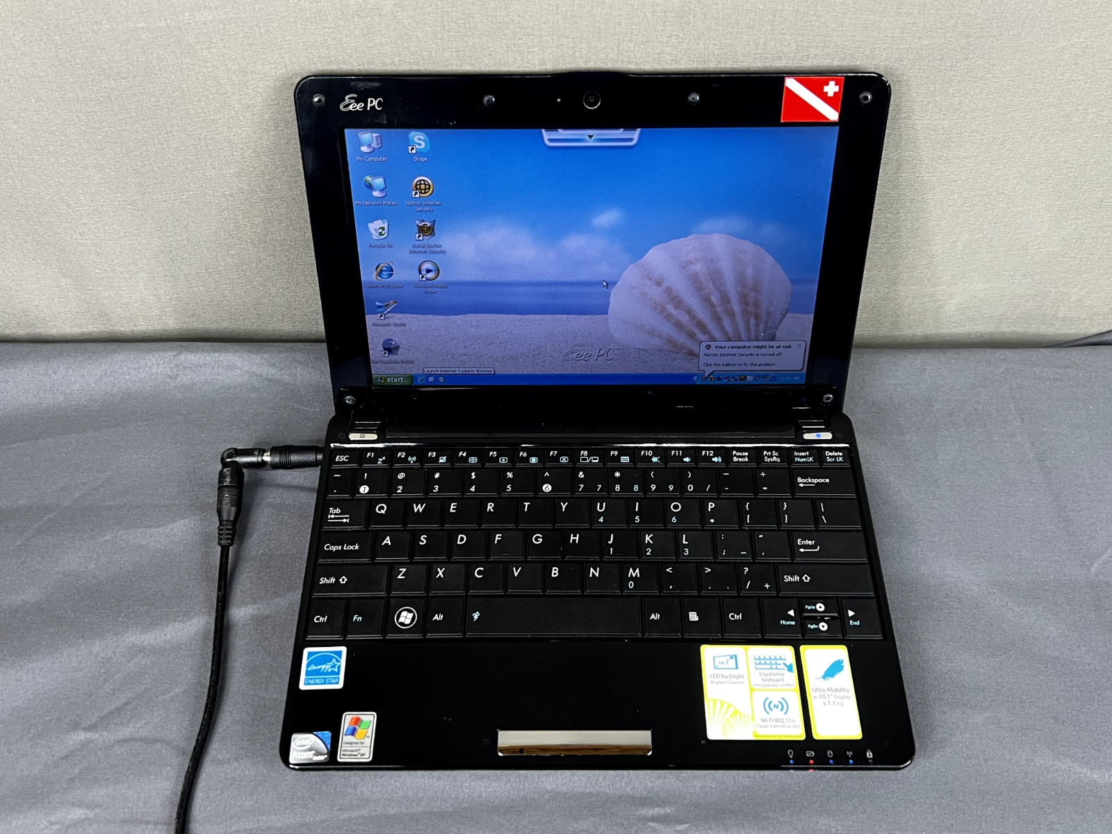 ASUS Eee PC 1005HA Netbook Atom N270 1GB RAM 160GB HDD Windows XP Home