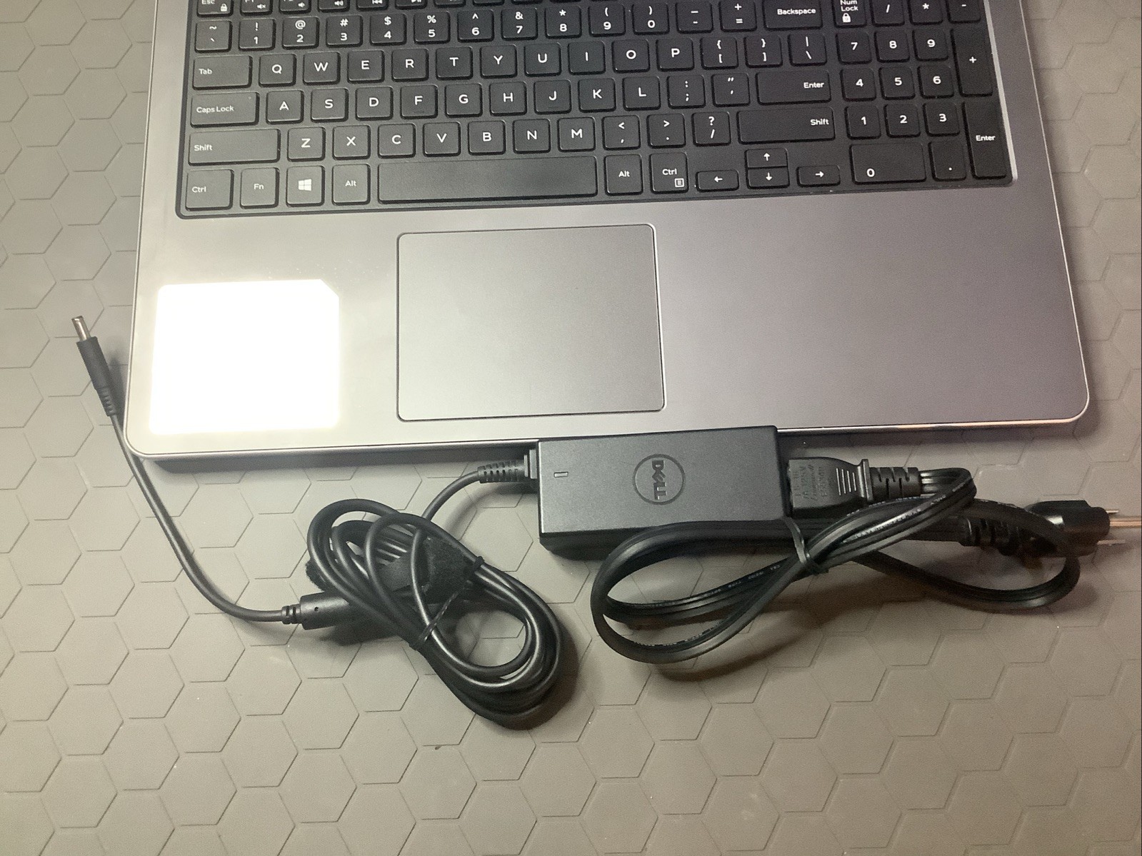 Dell Inspiron 15 5000 series- AMD E2-7110/4GB RAM/ 1000GB HDD/Linux Mint