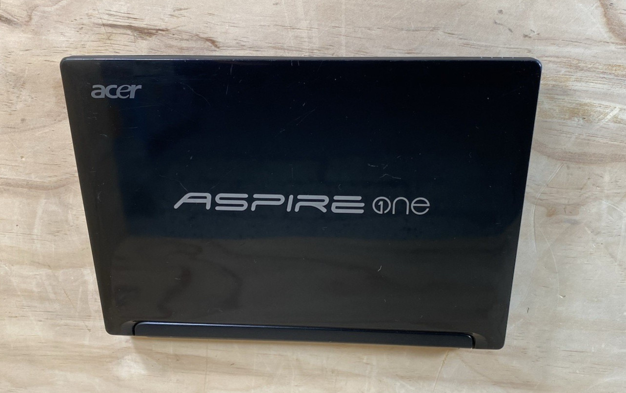 ACER Aspire One – D255E – 500GB HDD – 1GB RAM – SD – Win 7 Starter/bad batt