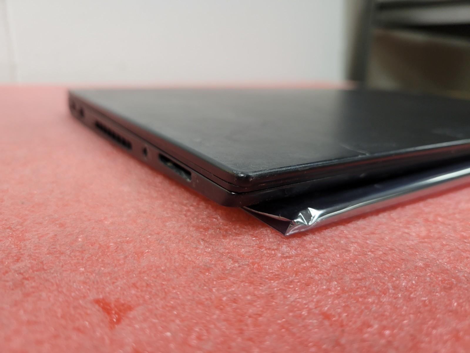 Lenovo ThinkPad T470S 14″ i5-7300U 4GB RAM *NO HDD/OS/COVER/BATT/AS IS* | LP520