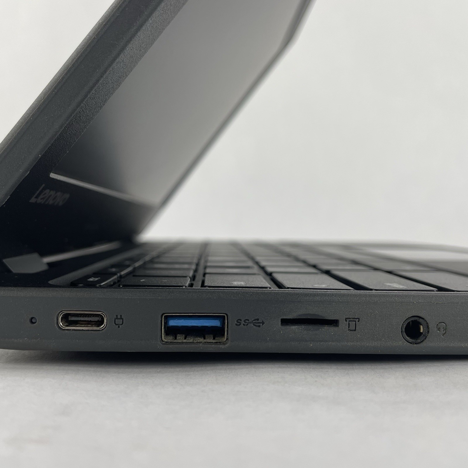 Lenovo 100e ChromeBook 81ER 11.5″ Celeron N3350 1.10 GHz 4GB RAM 16GB SSD – READ