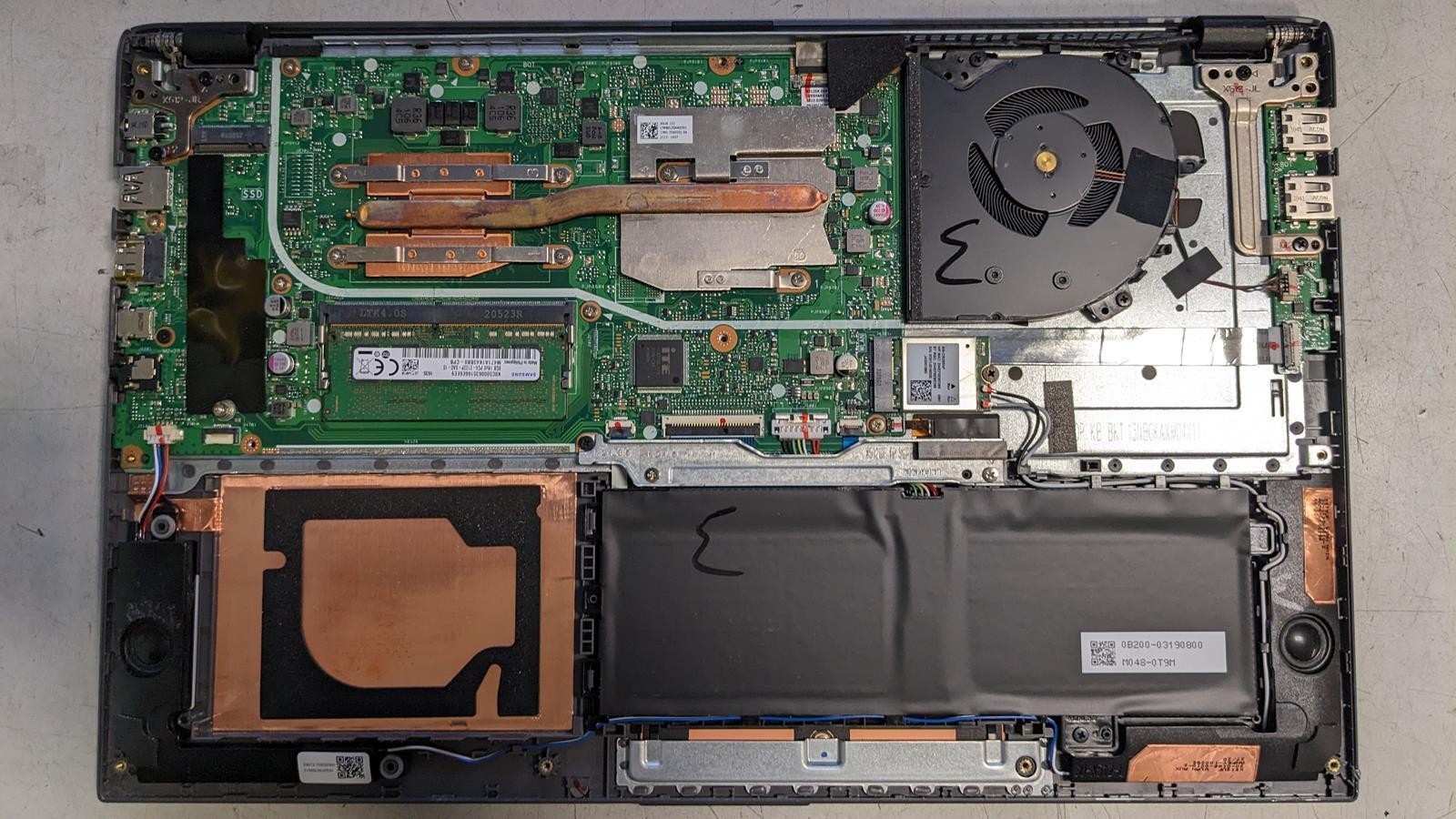 ASUS VIVOBOOK F512D RYZEN 5 3500U @ 2.10GHz, 12GB RAM, NO HDD/OS