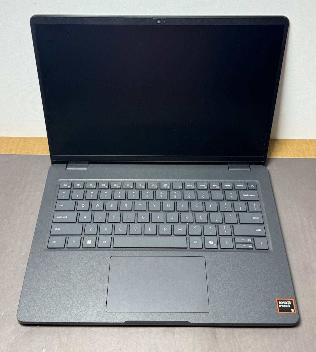 Dell Pro 14 PC14255 14″ AMD Ryzen 5 220 16GB RAM 256GB SSD Radeon 740M, 100%