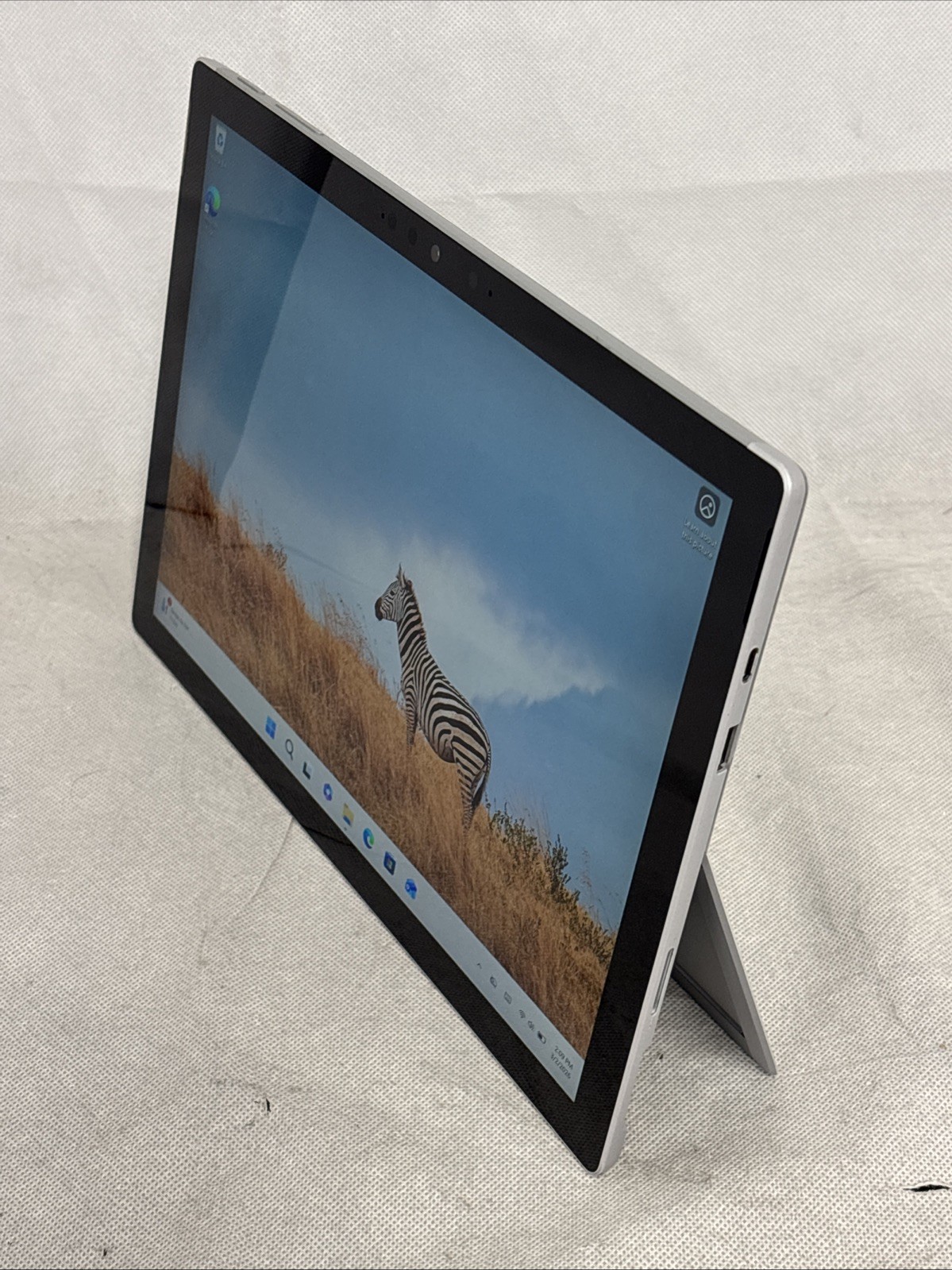 Microsoft Surface Pro 7 (1866) 12.3″ (256GB, Intel i5 10th, 16GB) – *LCD Spot*