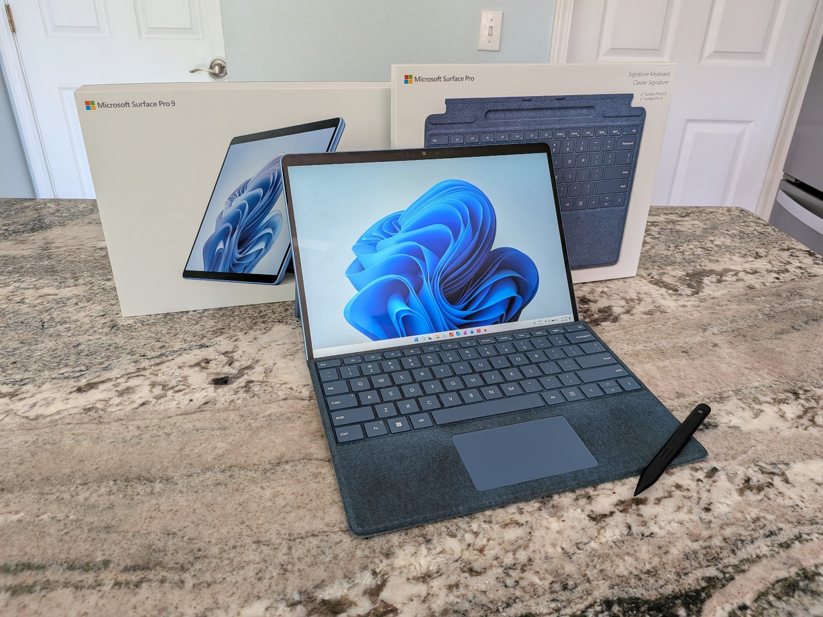 Microsoft Surface Pro 9 1TB SSD + 16GB RAM w/Surface Pro Keyboard/Slim Pen 2 CIB