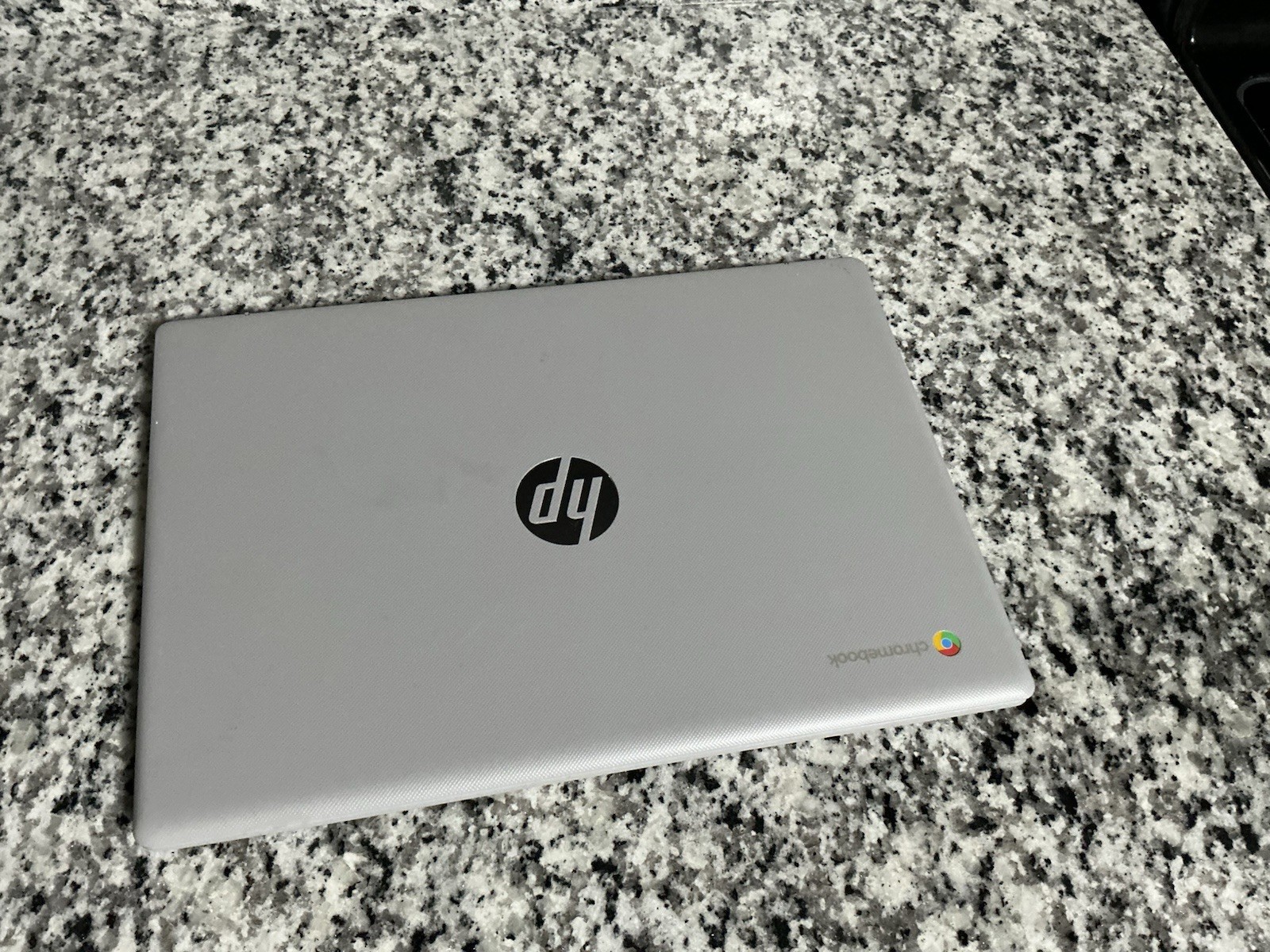 Microsoft Surface 13.5″ (128 GB SSD, Intel Core M3-7Y30, 1.00 GHz, 4 GB) Laptop