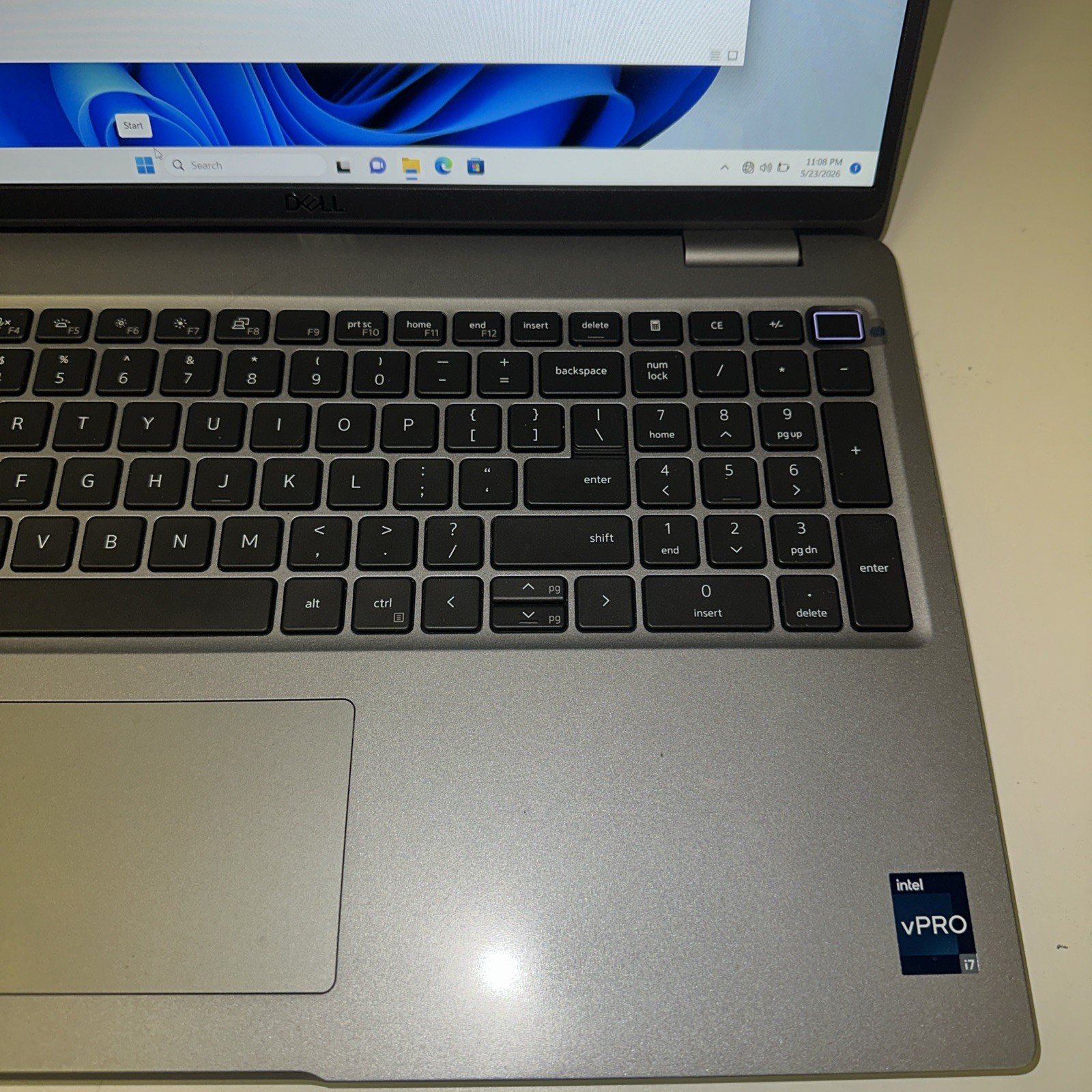 Dell Latitude 5540 15.6″ i7-1365U 16GB DDR4 256GB SSD Windows 11 Home in Gray