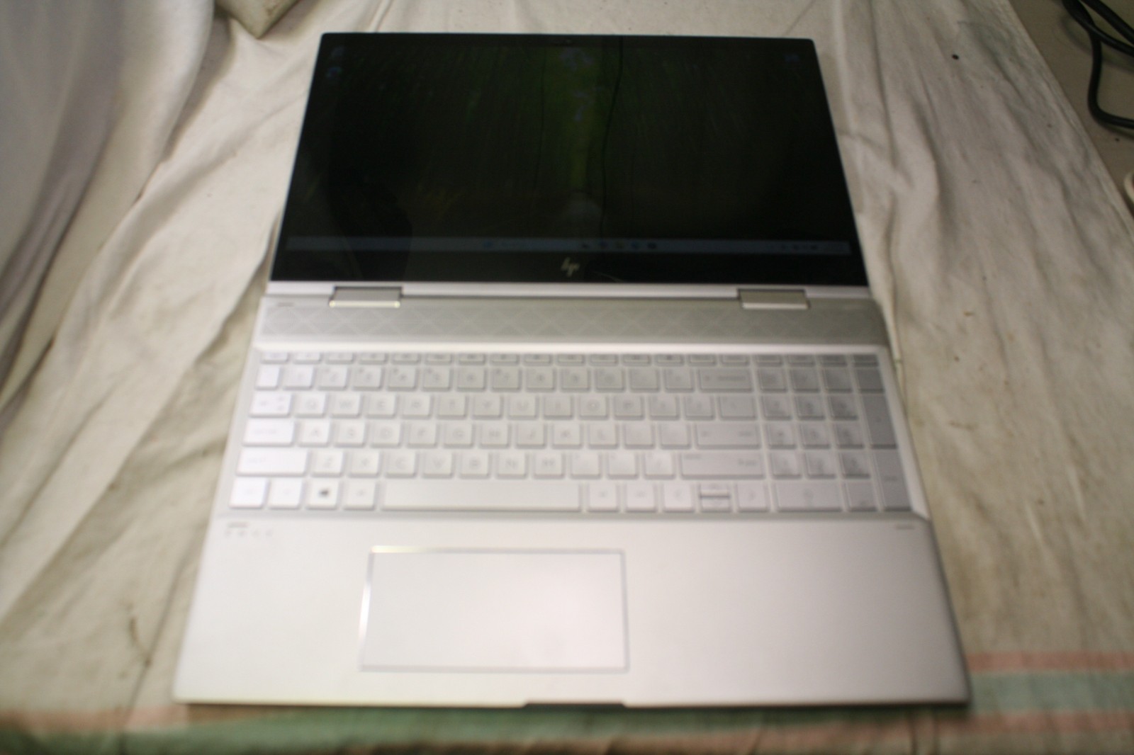 HP ENVY x360 Convertible 15m-cn0xx 15″ Core i5-8250U 1.6GHz 16GBRAM 256SSD Touch