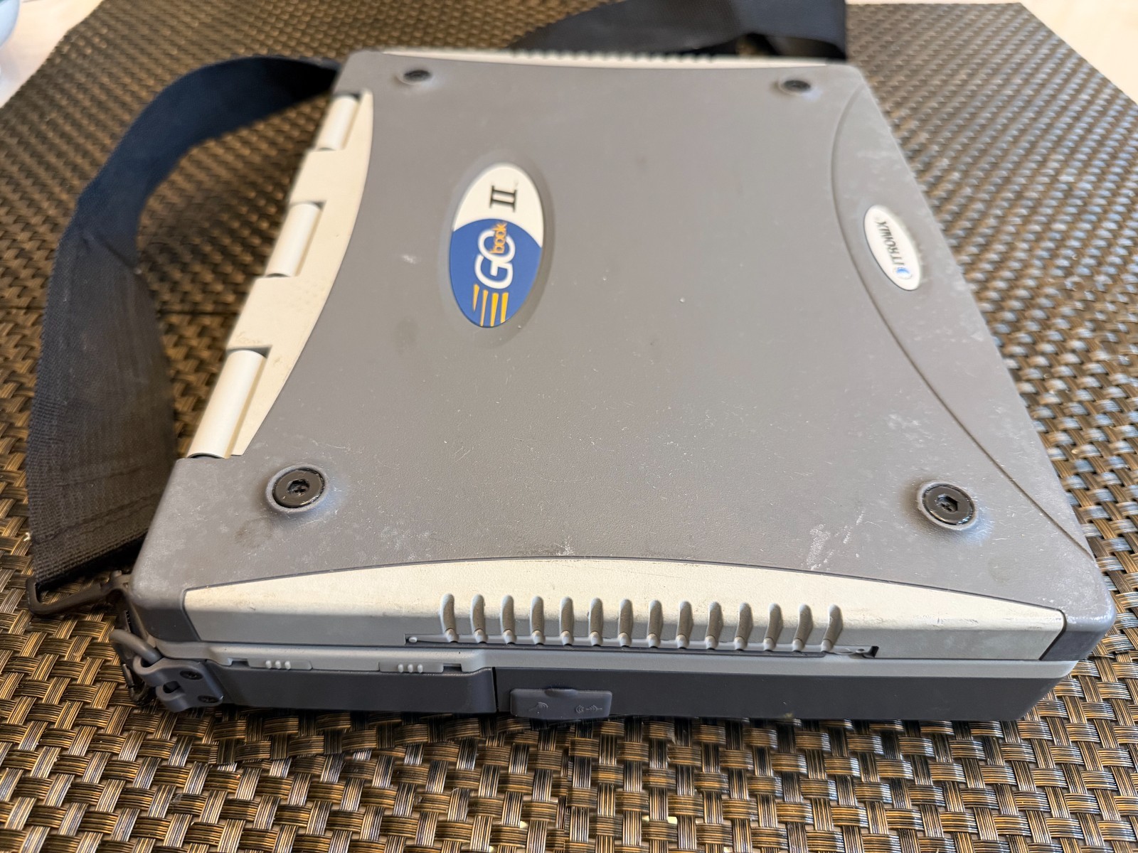🖥️ Itronix GoBook II Celeron @1.8MHz, 1GB RAM w/AC adapter for PARTS OR REPAIR