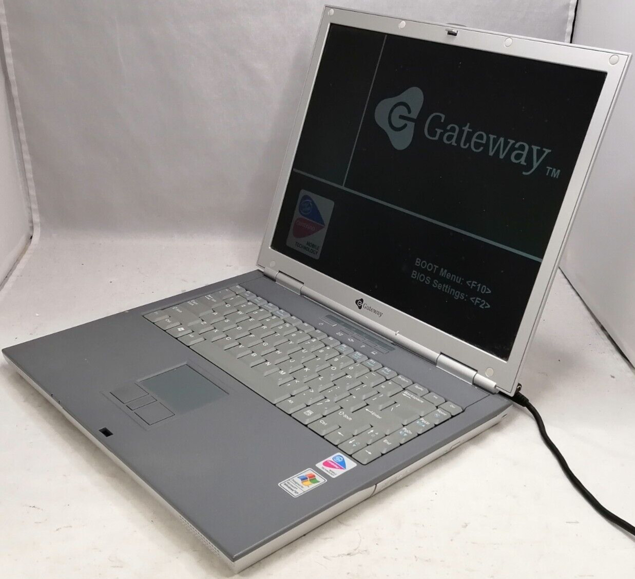 FOR PARTS 14.1″ Gateway 450ROG (Pentium M/1.40 GHz/NO RAM/NO HDD)
